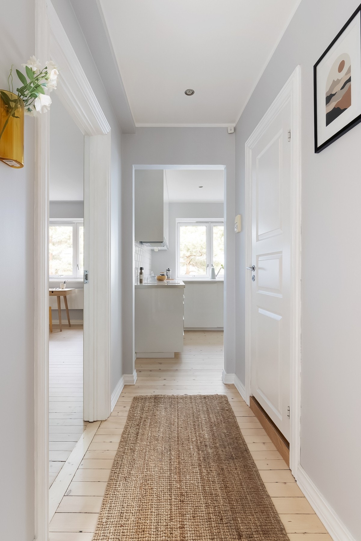 Entréen er lys og innbydende - velkommen inn. Galleribilde