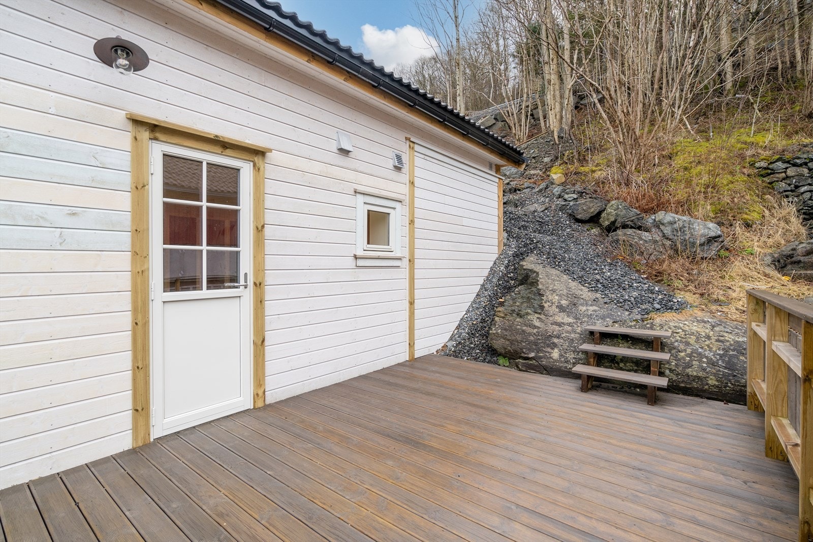 Utelys over inngang. Galleribilde