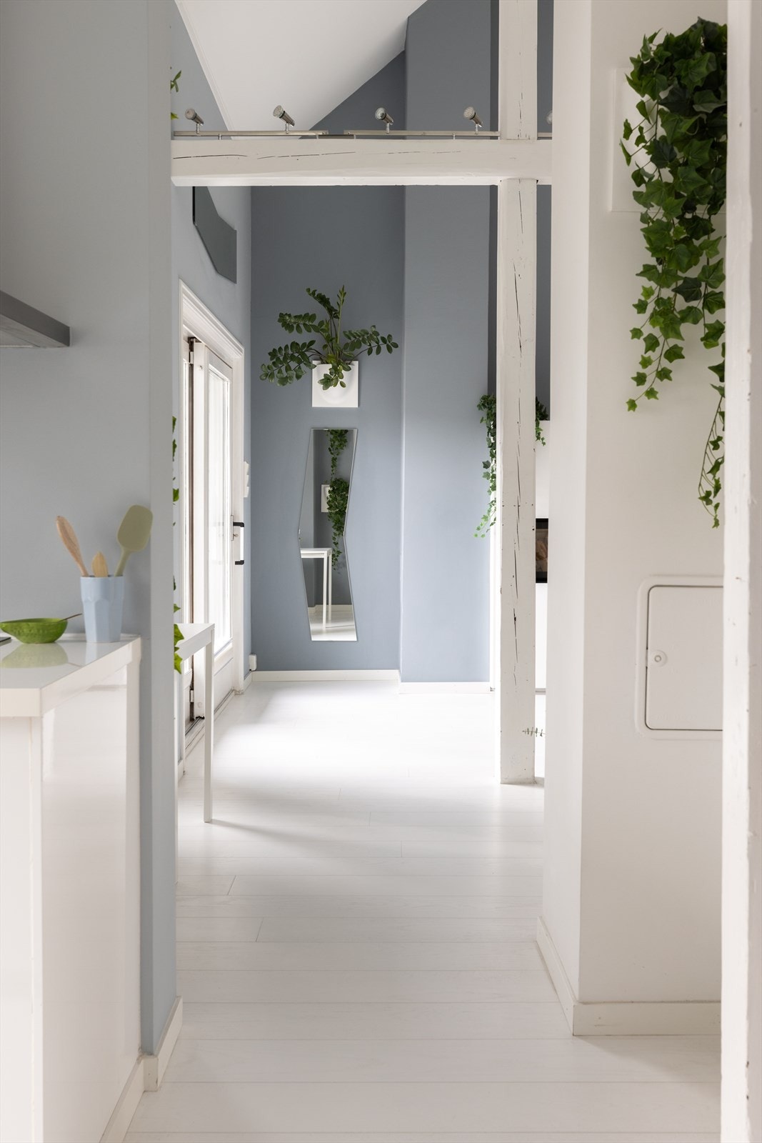 Leiligheten ligger fint til i byggets toppetasje. Galleribilde