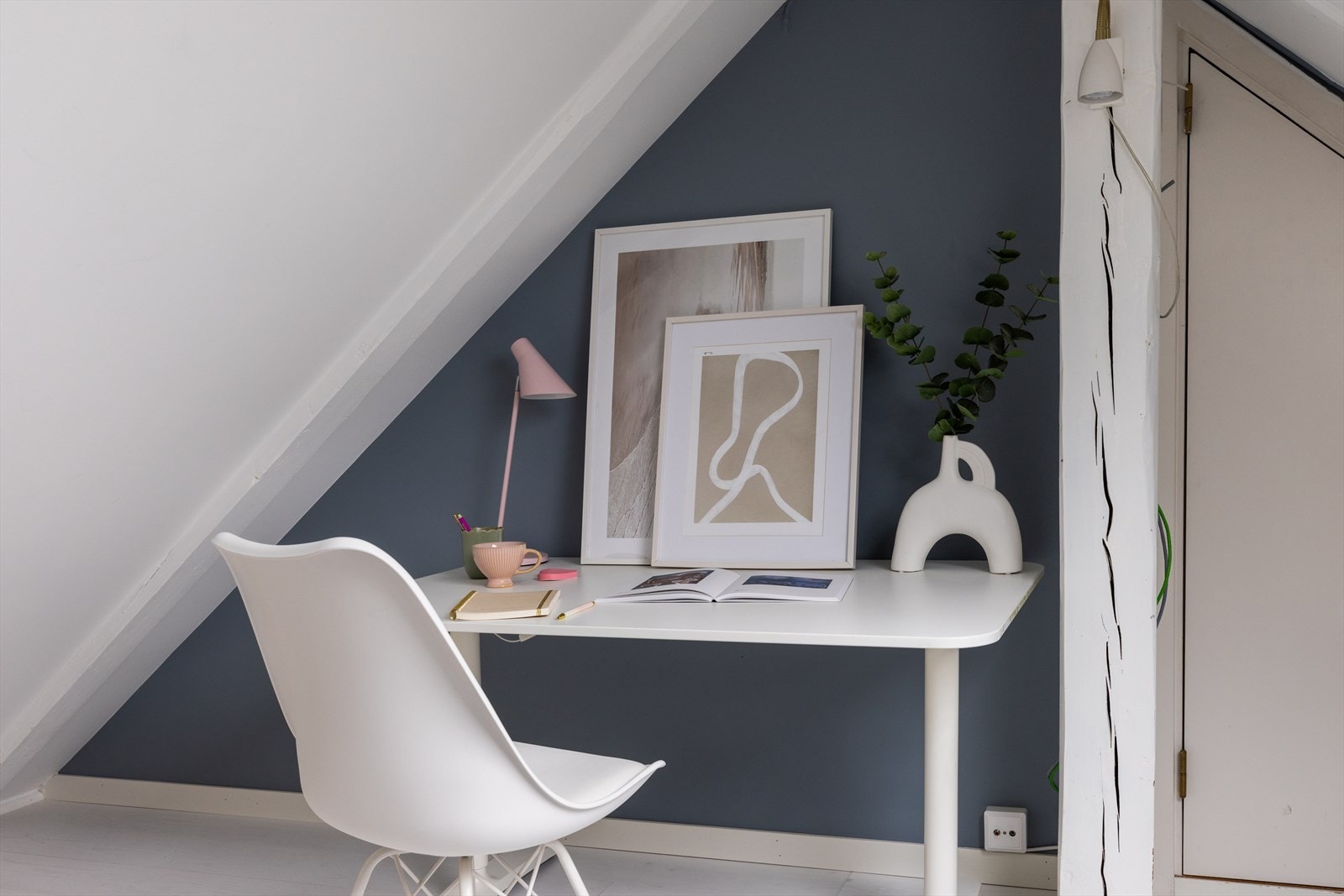 Gulvarealet byr på gode innredningsmuligheter, og rommet kan benyttes som et kontor eller et ekstra soverom. Galleribilde