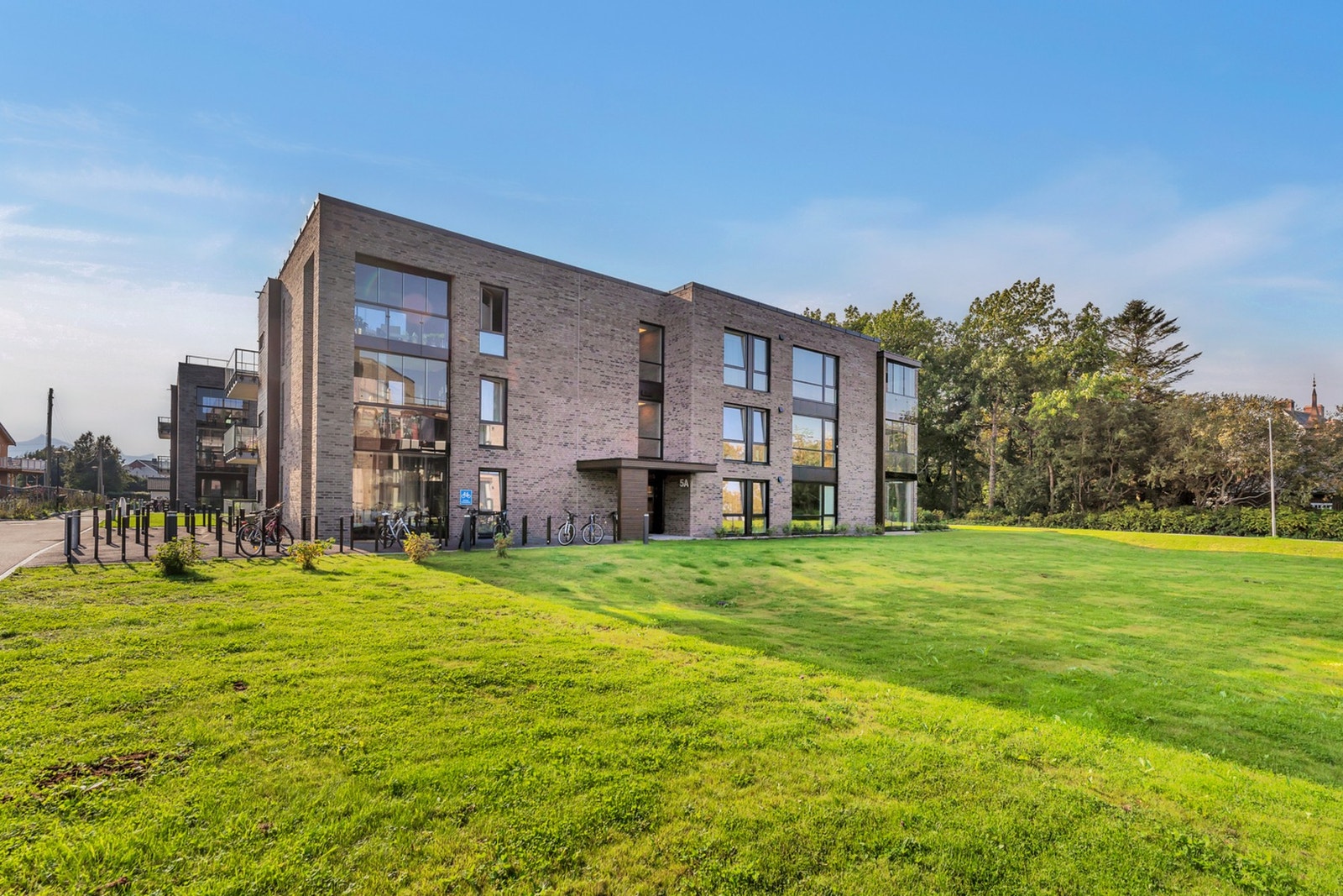 Reinsletta Allé ble ferdigstilt i 2022 og har en meget attraktiv plassering Galleribilde