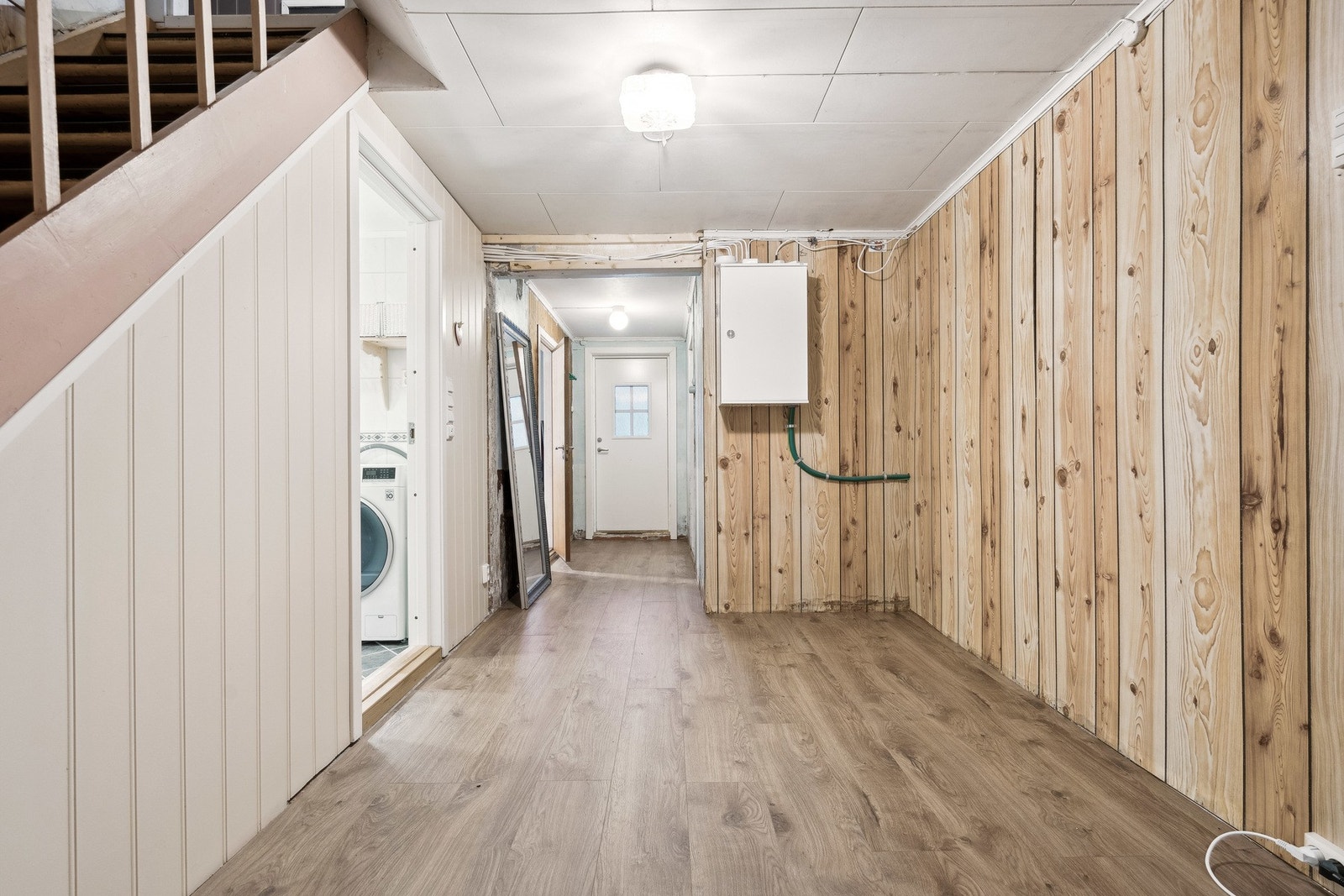 Gang i kjeller. Galleribilde