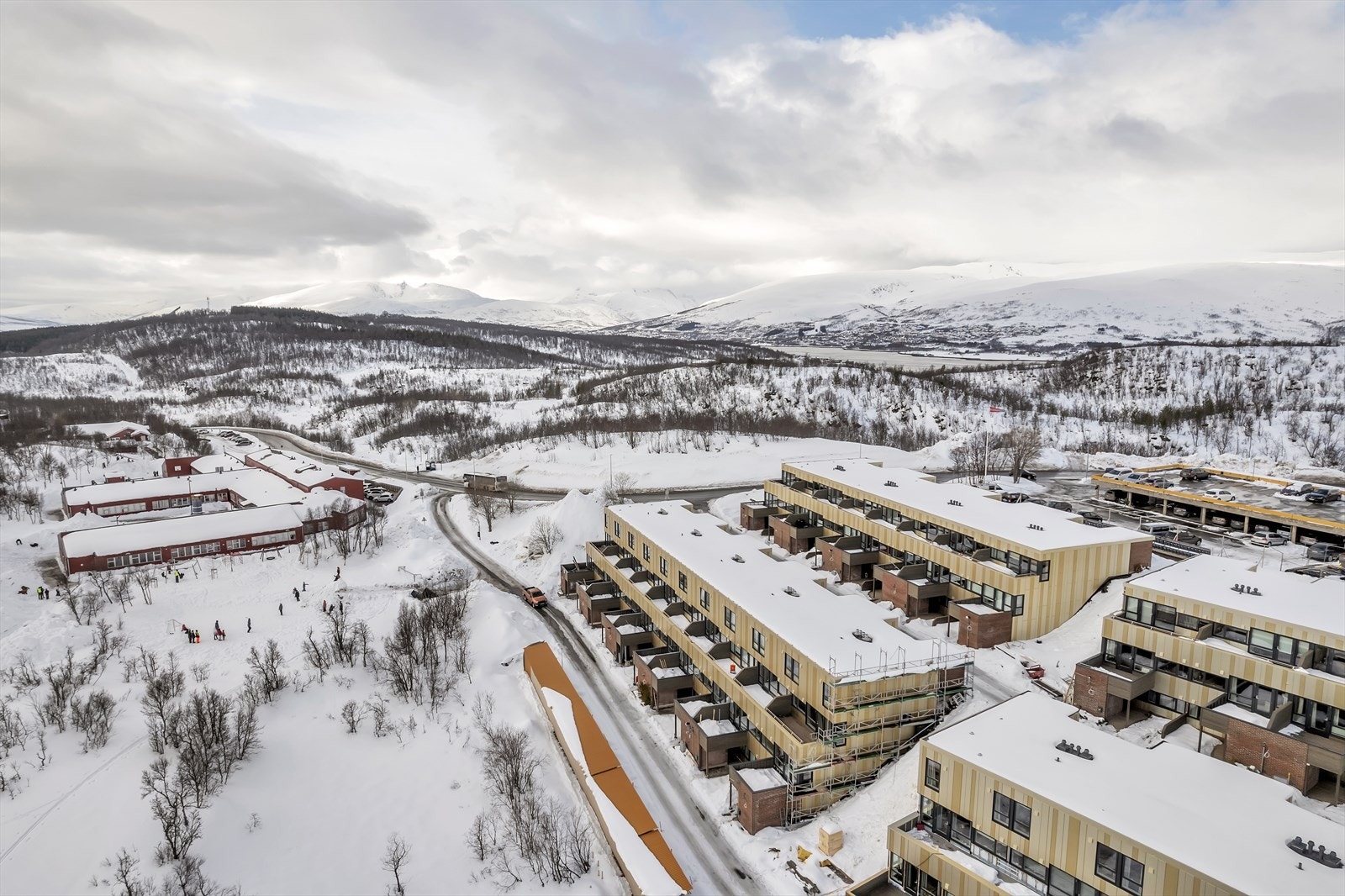 Borettslaget gjennomgår større renovering med nye vinduer og fasader. Galleribilde
