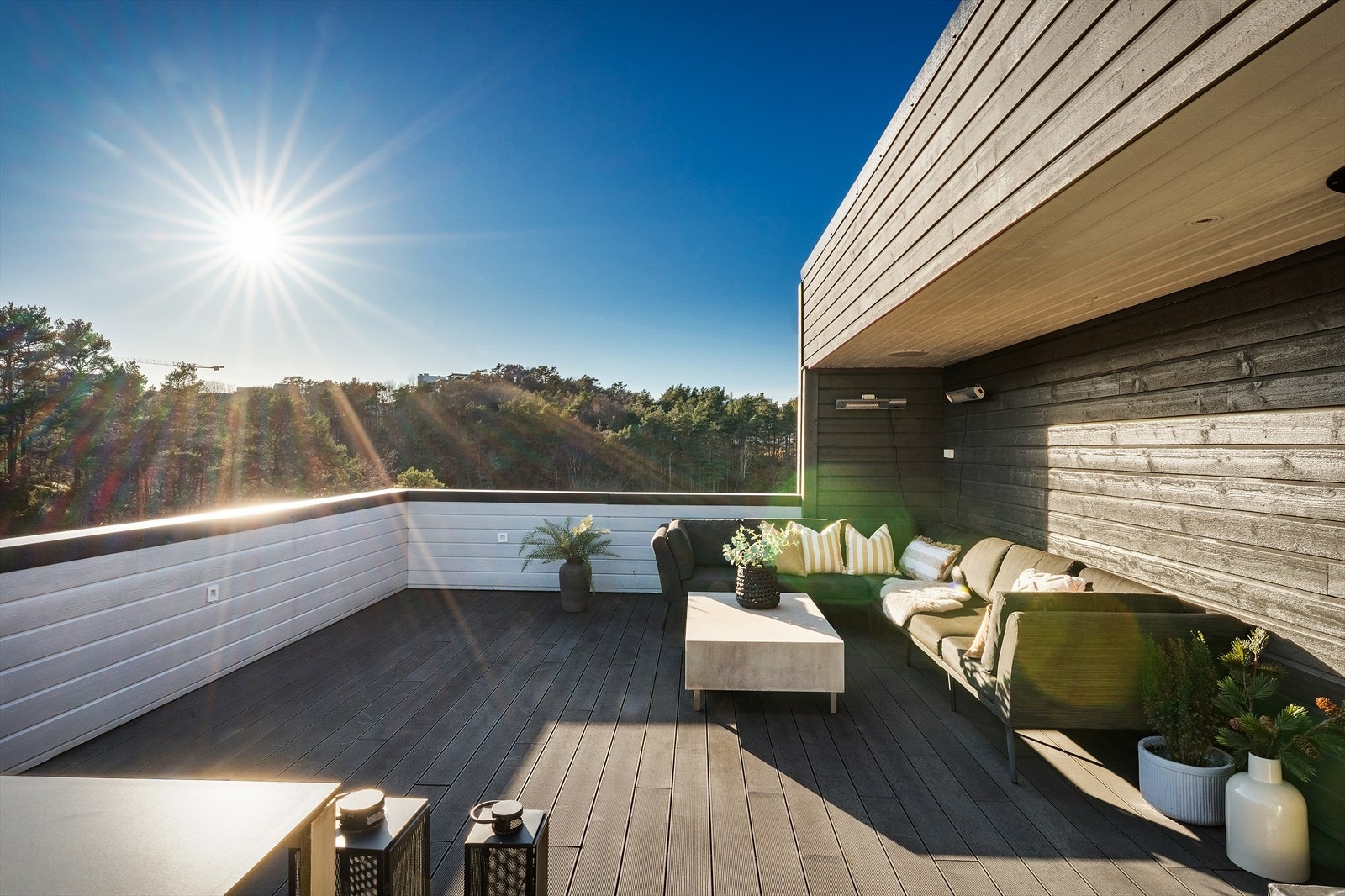 Også her er terrassedekket av kompositt Galleribilde