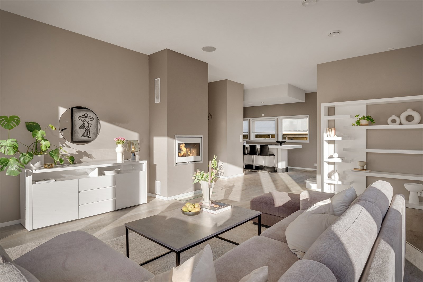 Stor åpen stue-/kjøkkenløsning på 58,7 m² Galleribilde