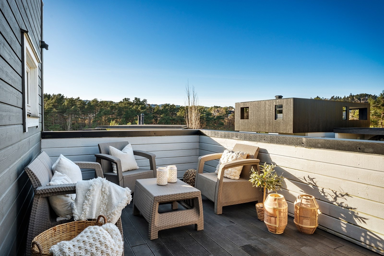 Direkte utgang til en stilig takterrasse på 13,3 m² Galleribilde