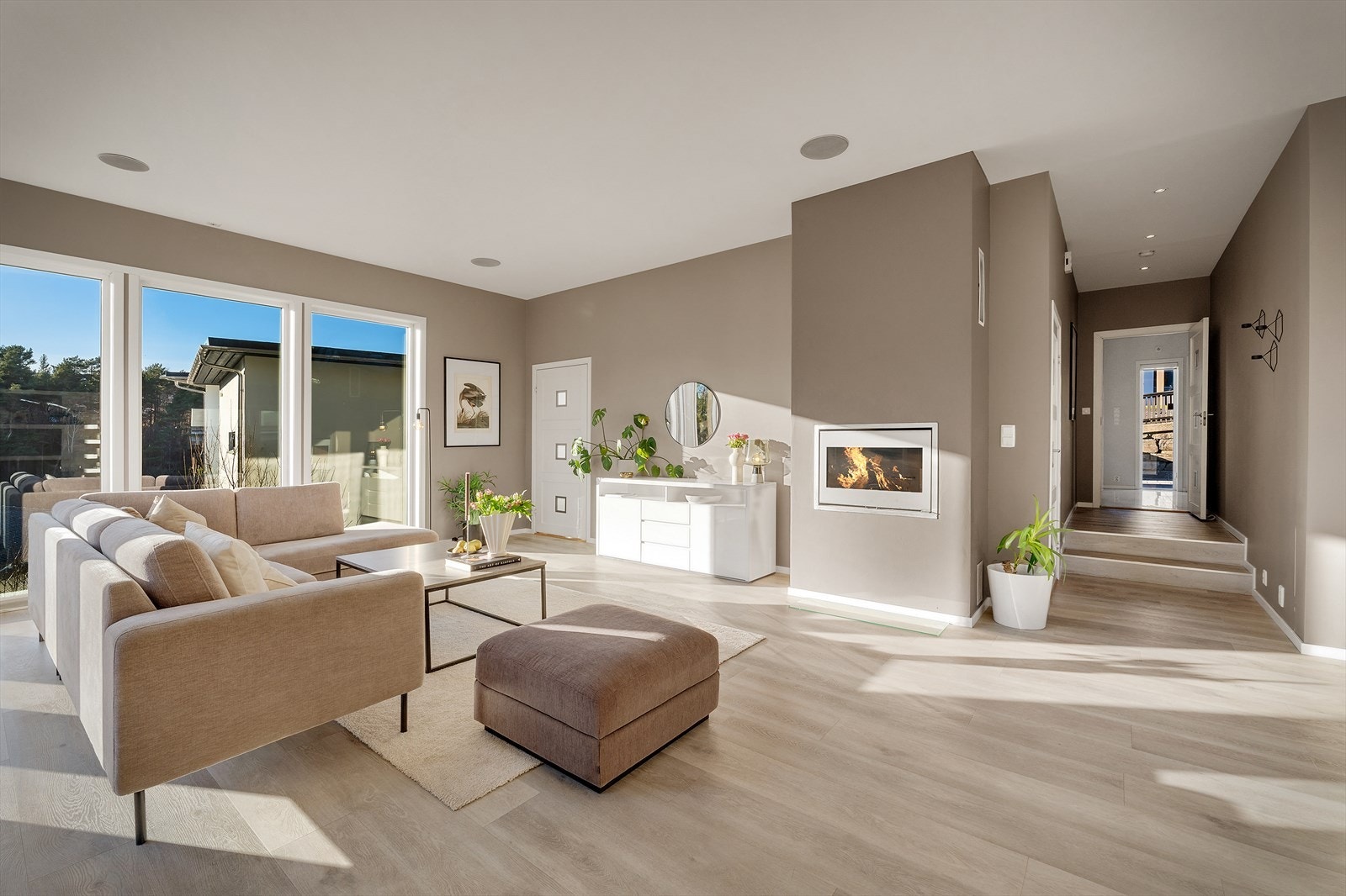 Gjennomgående høy standard og fantastiske møbleringsmuligheter i ulike soner Galleribilde