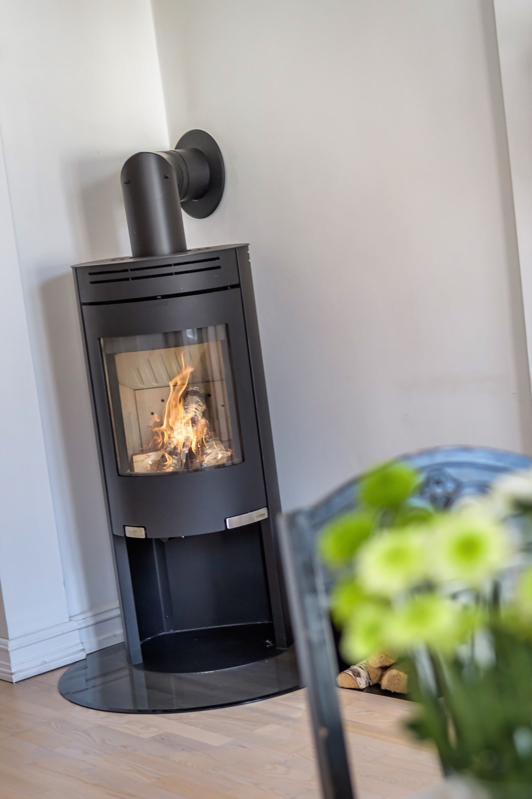 Aduro peisovn fra 2023 som varmer godt på kjølige dager. Galleribilde