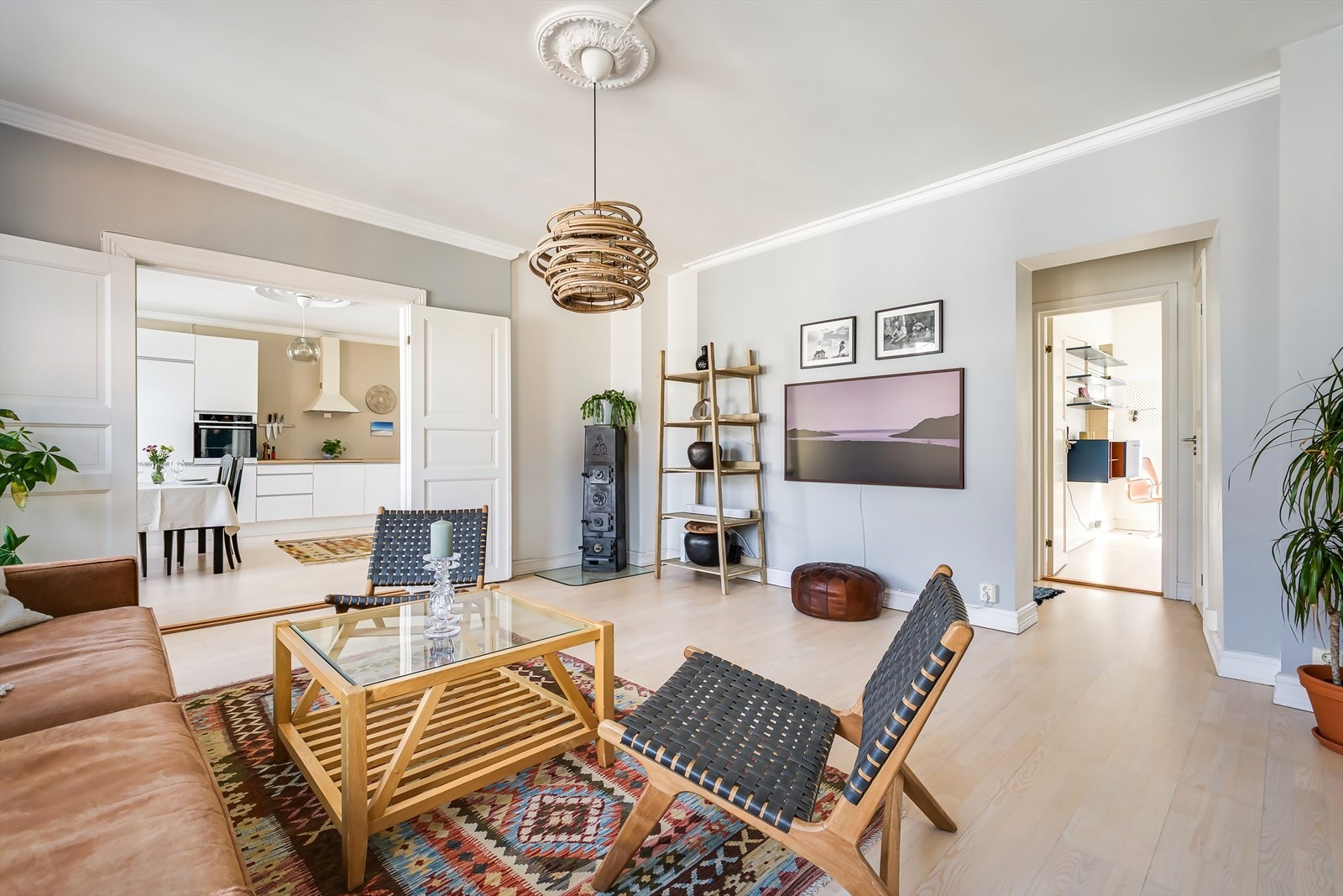 Den familievennlige planløsningen gir rom for flere ulike oppholdssoner. Galleribilde