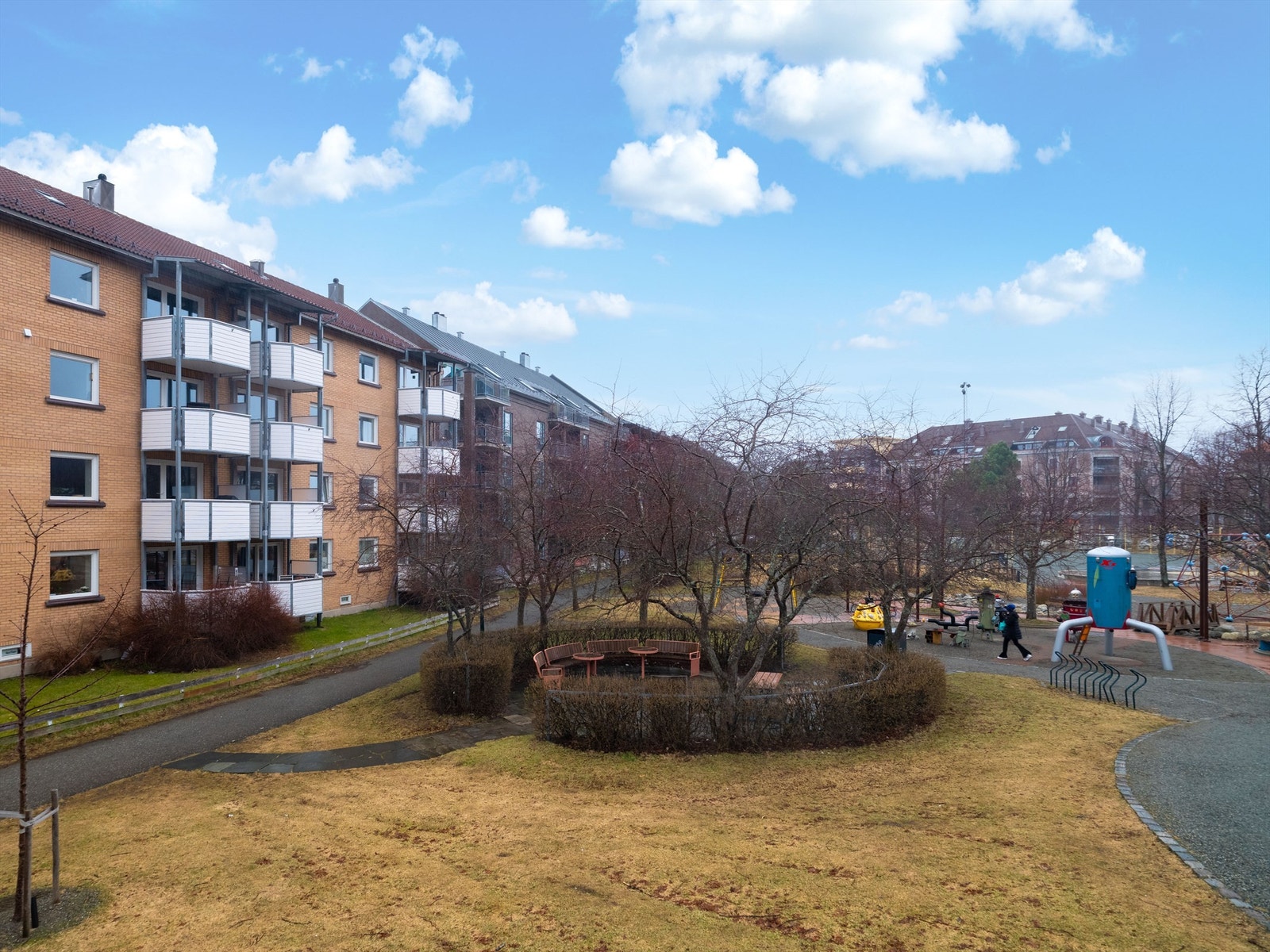 Meget fin beliggenhet i roligere område ved Buranparken/Buranbanen. Velkommen på visning! Galleribilde