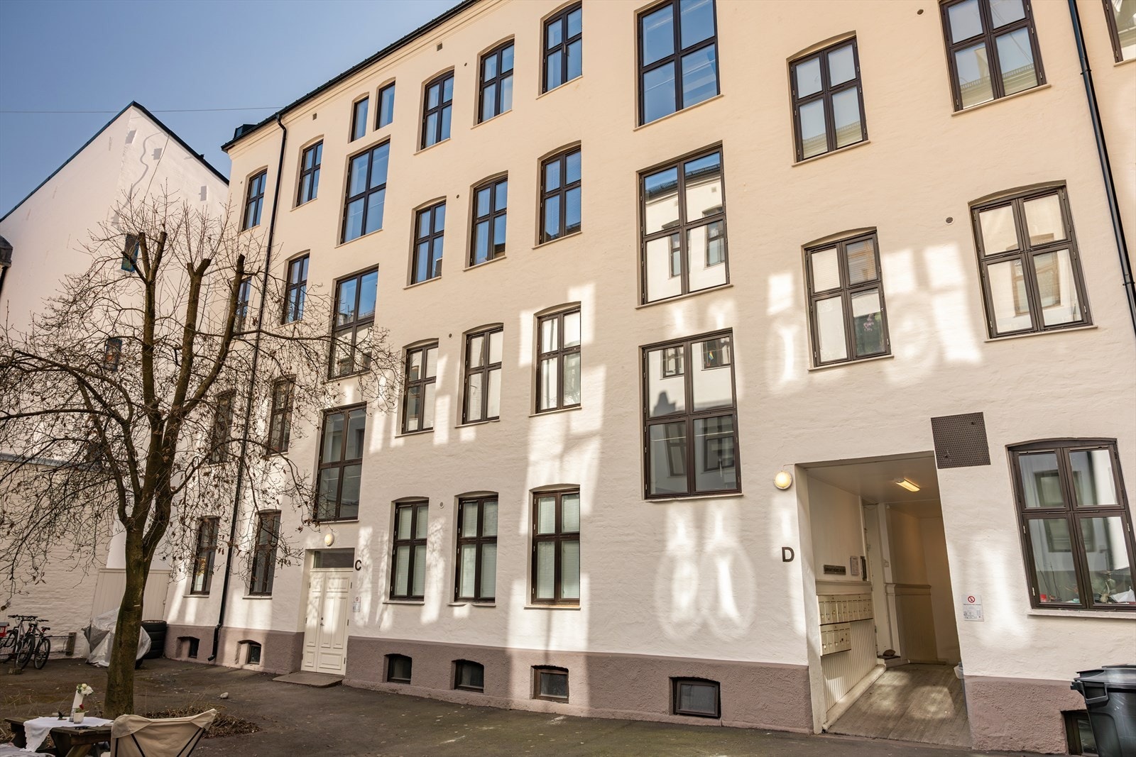 Lukket bakgård. Galleribilde