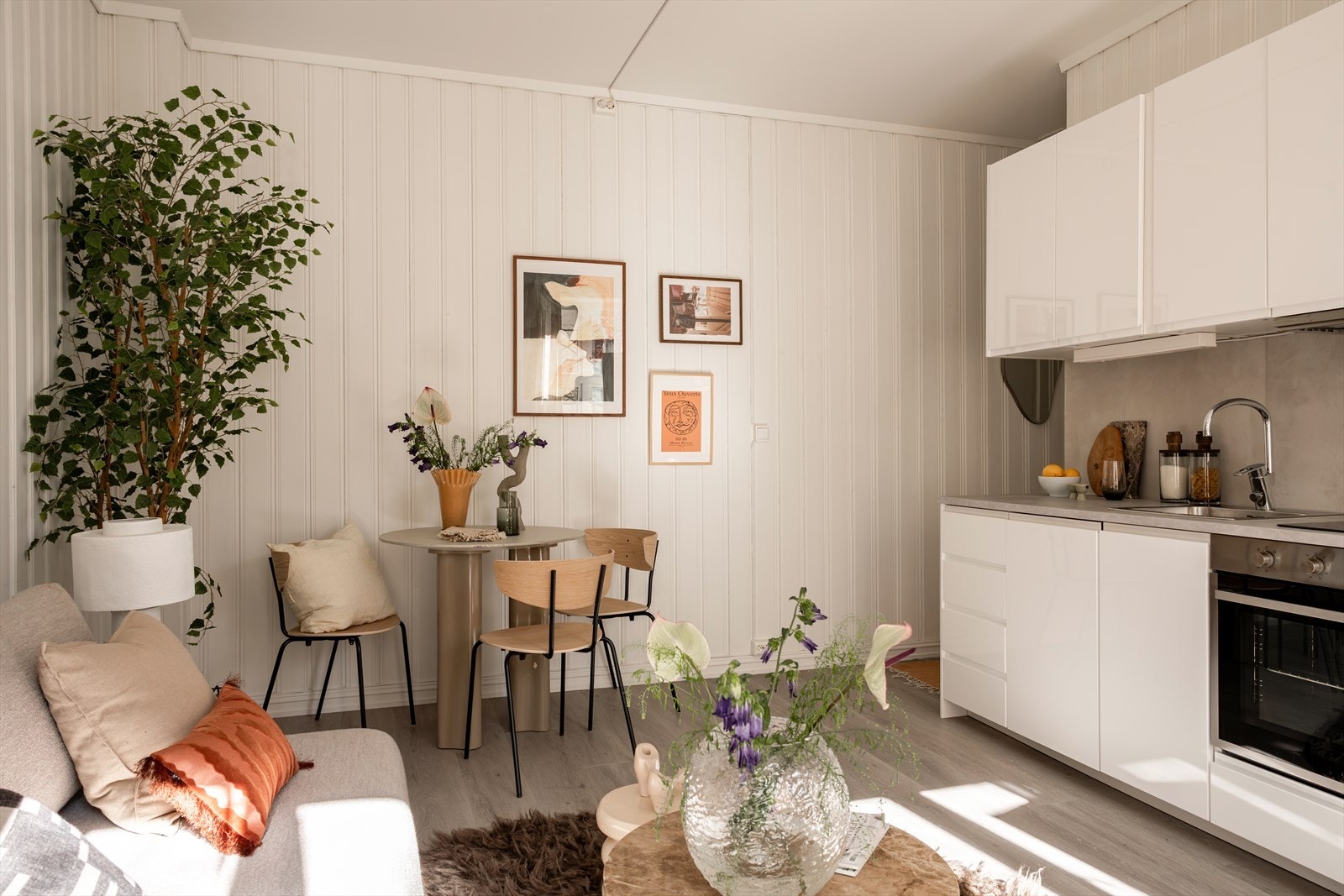På gulv er det lagt slitesterkt laminatgulv. Galleribilde