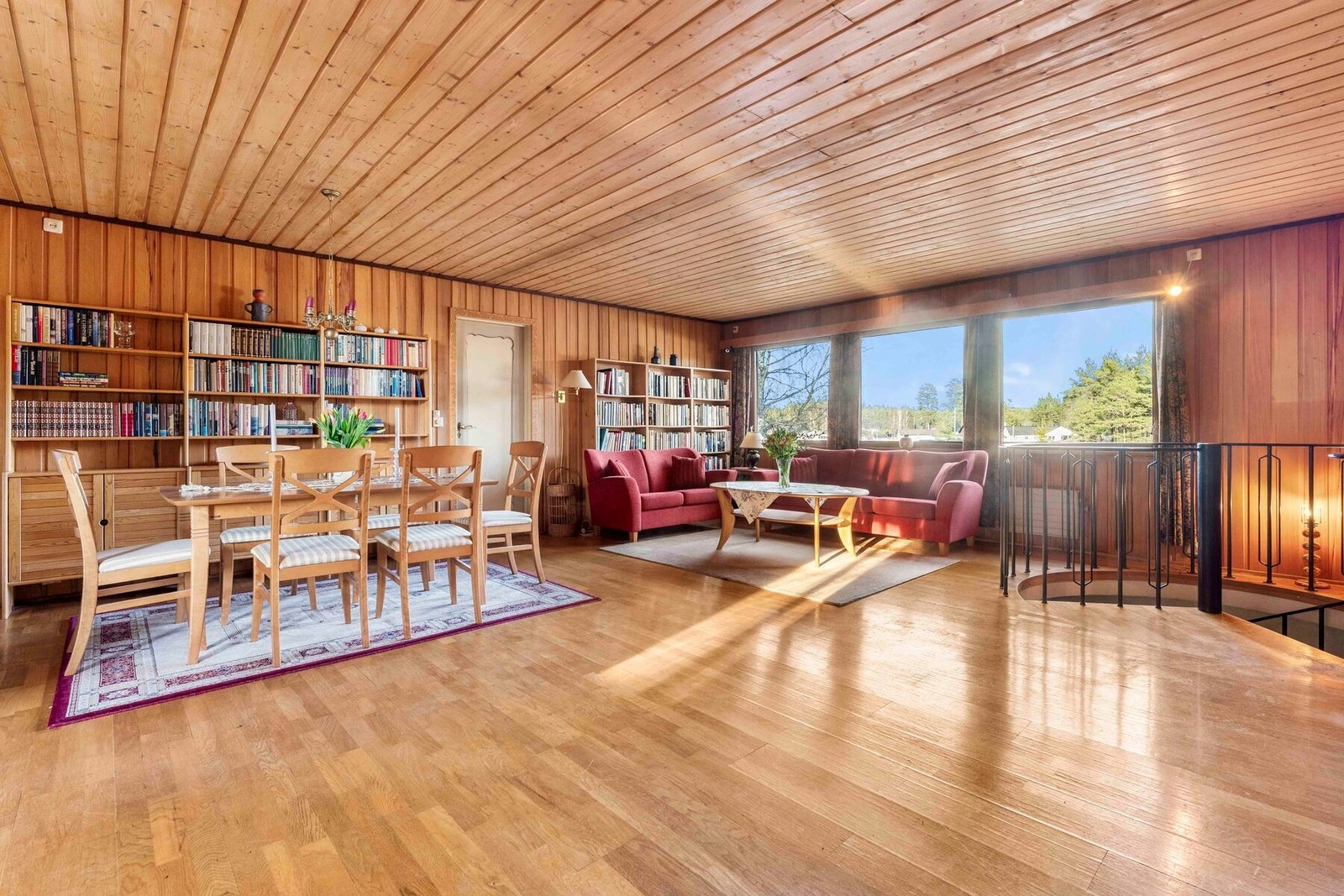 Denne er også meget romslig og med god plass til en lounge, spisegruppe mm. Galleribilde