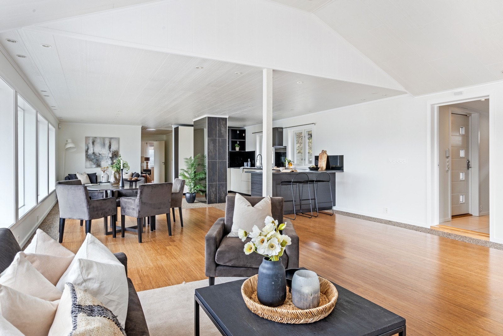 Alle vinduer i stuen er byttet i 2014. Galleribilde