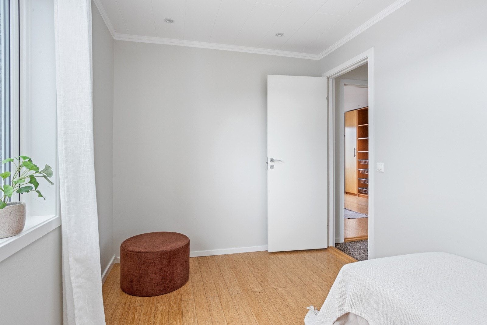 Soverommet kan enkelt innredes med seng, skrivepult og garderobe. Galleribilde