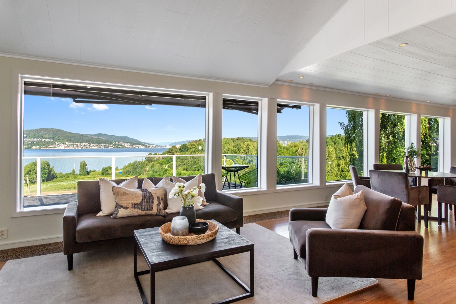 Nyt behagelig fjordutsikt. Galleribilde