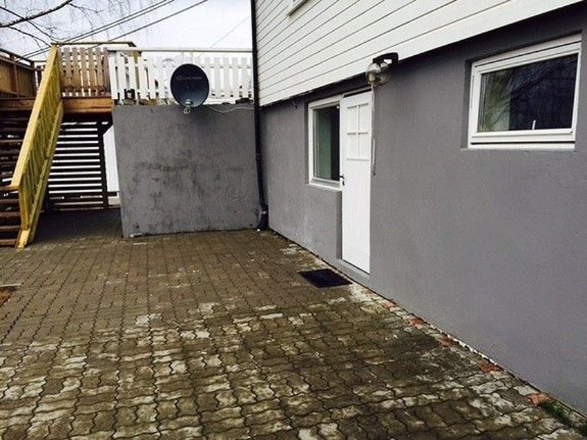 Egen inngang til underetasjen. Galleribilde