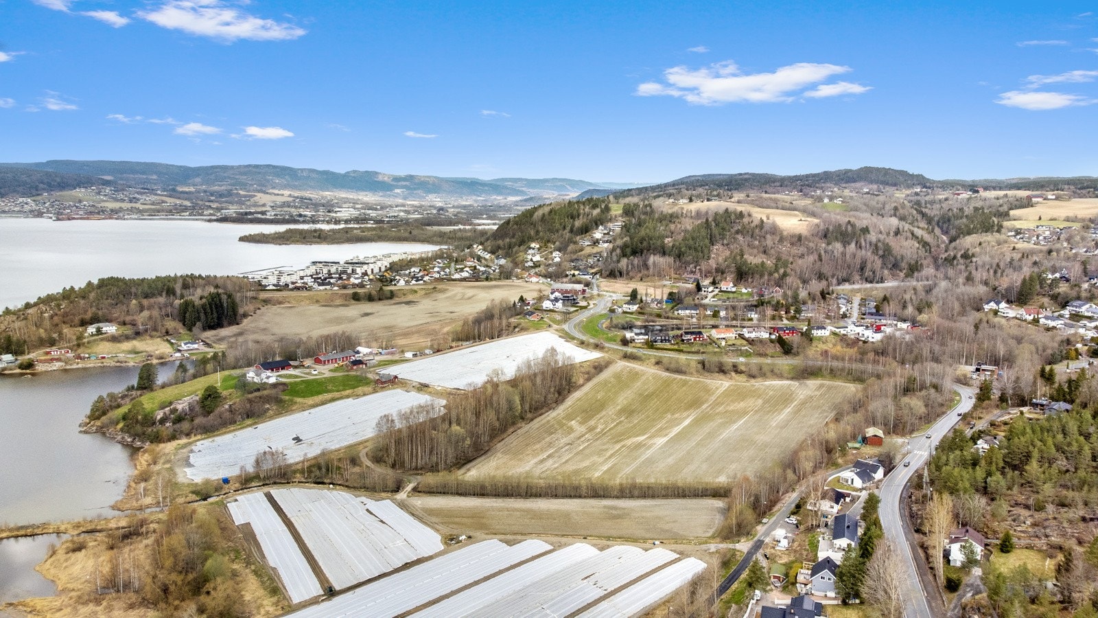 Umiddelbar nærhet til Lahellholmen med muligheter for bading og fiske. Galleribilde