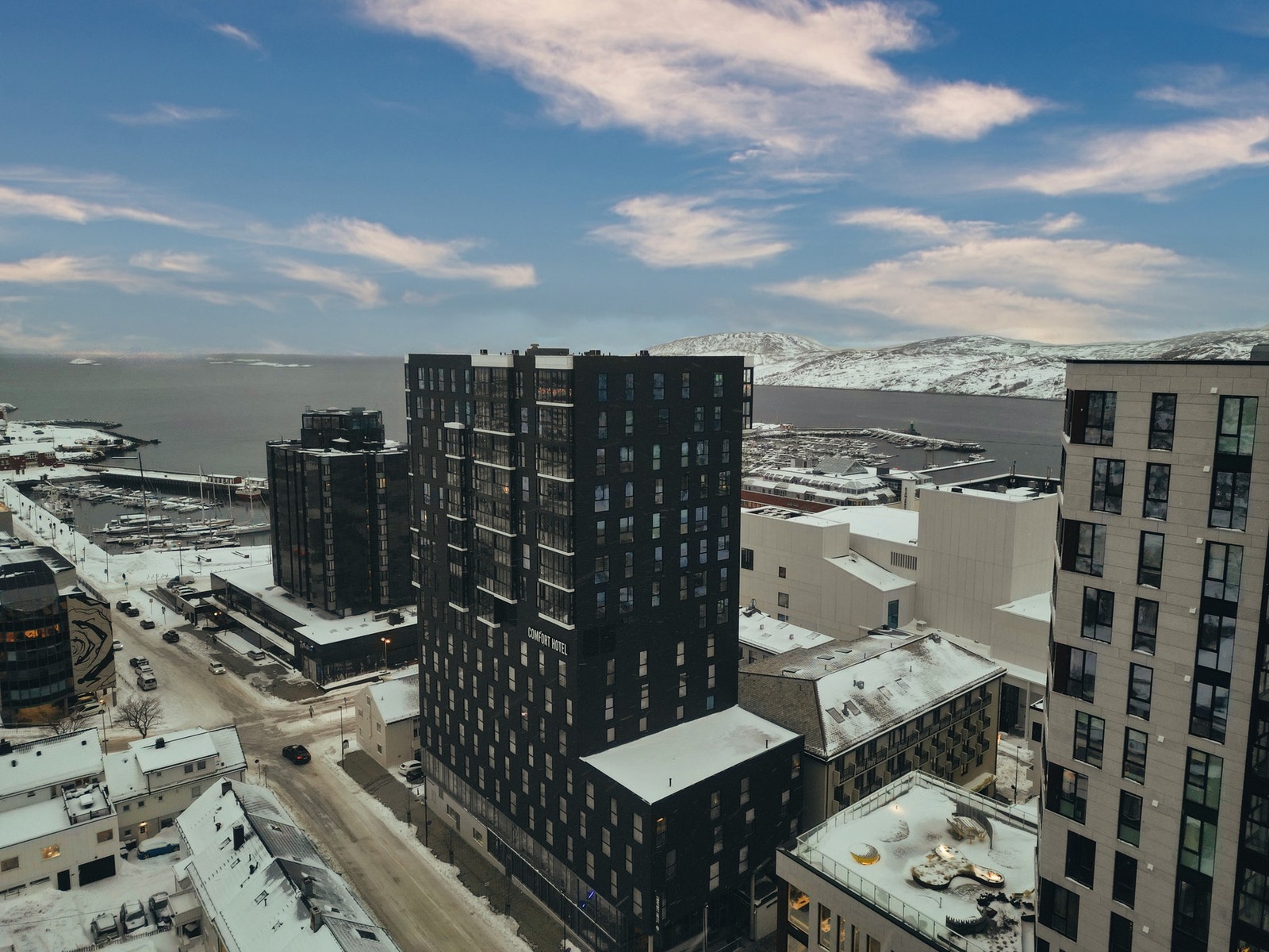 Med et bredt sentrumstilbud av kafeer, restauranter, butikker og mye mer! Galleribilde