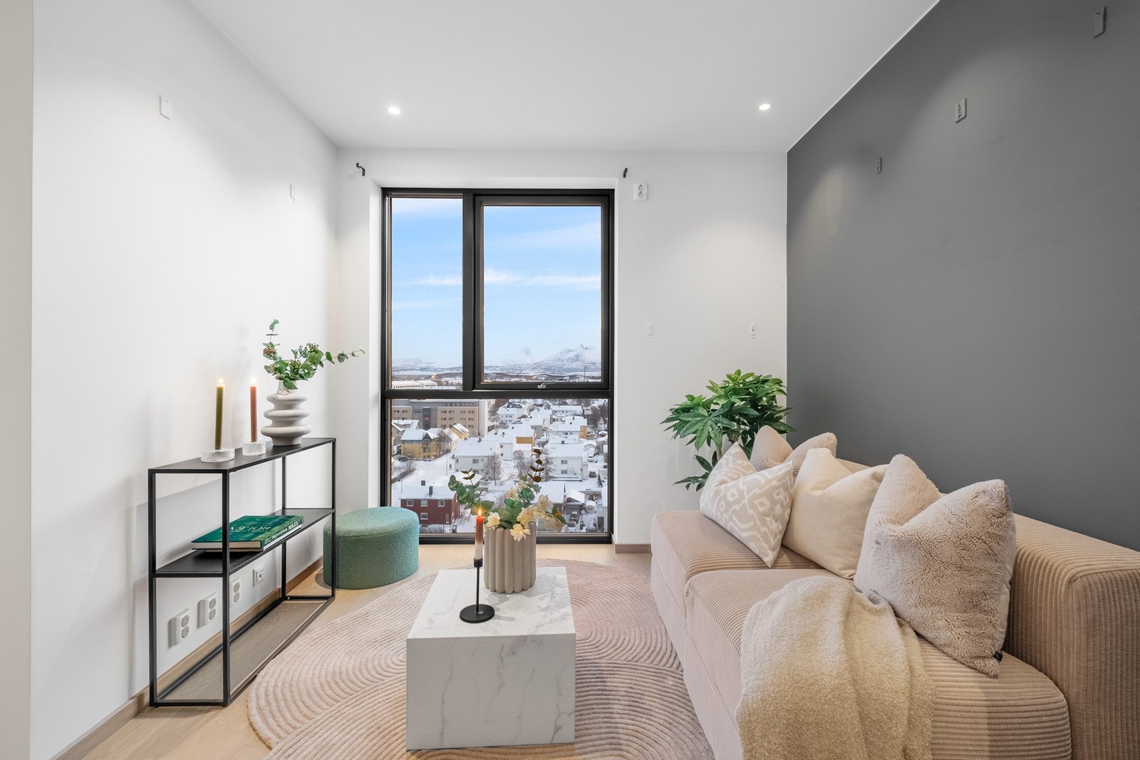 Slette gipsvegger kombinert med en oppgradert 1-stavs parkett. Galleribilde