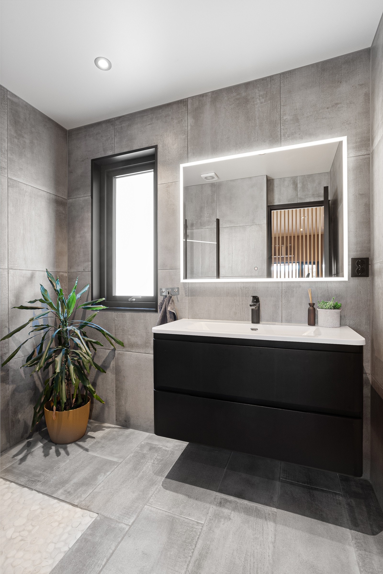 Badet i 1.etg. ble oppgradert i 2020, og det foreligger FDV dokumentasjon. Galleribilde