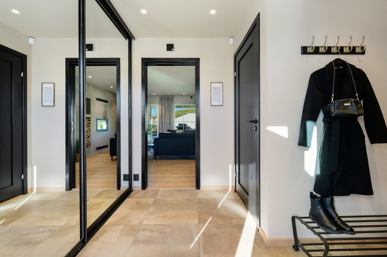 Entré på 6,8 m². Galleribilde