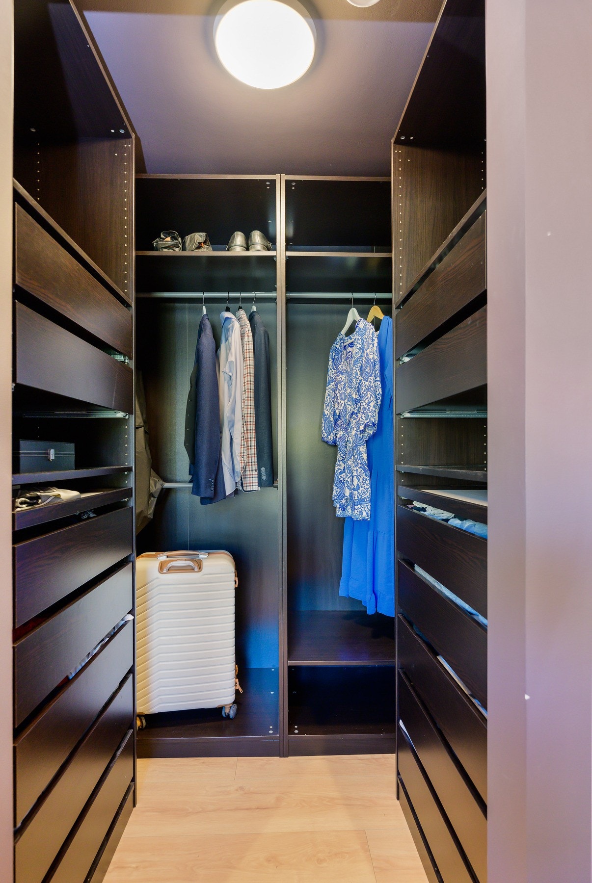 Tilknyttet eget walk-in-closet. Galleribilde