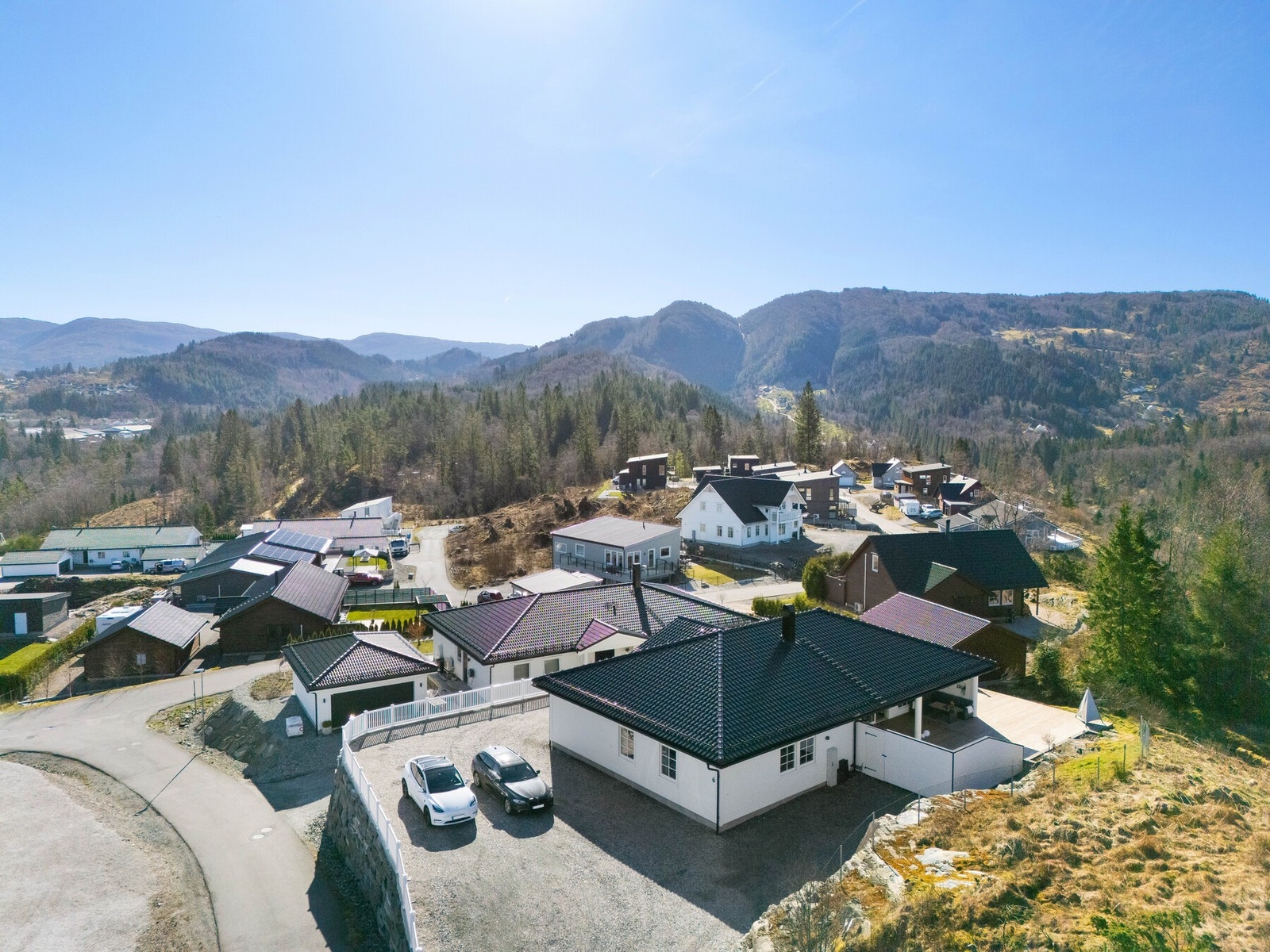 Fine og planerte uteområder hvor man har godt med sol. Galleribilde