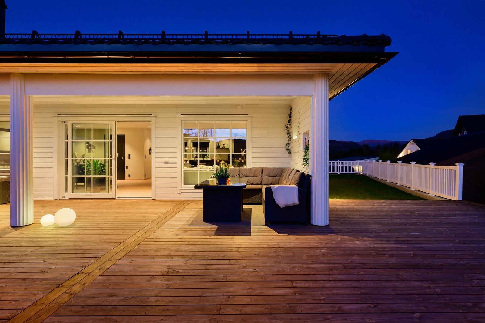 Flotte og usjenerte uteområder rundt hele huset. Galleribilde