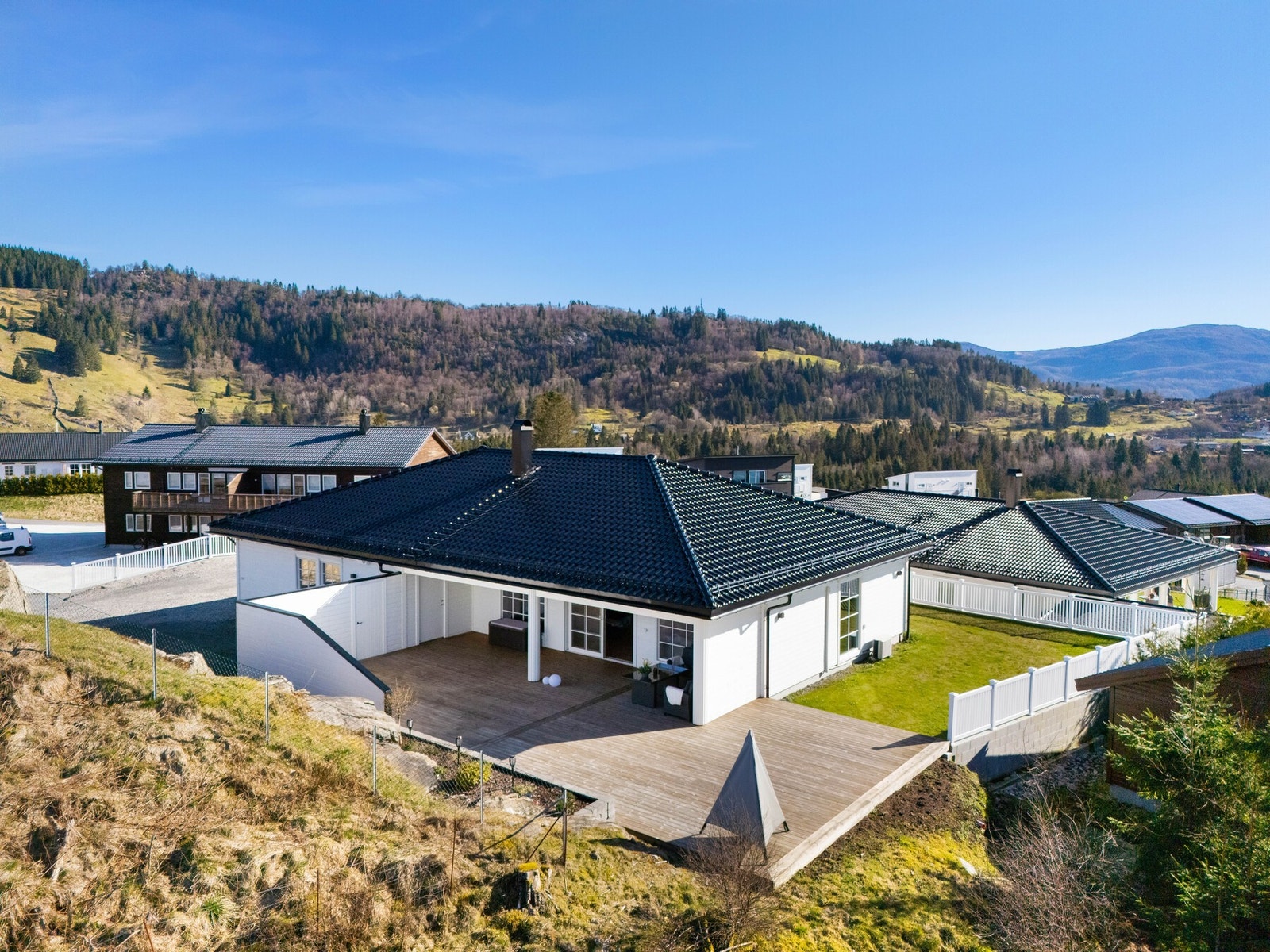 Bergby Partners v/Kim-André Arnesen presenterer Nova 6! En super familiebolig over 1 plan sentralt på Loftås. Galleribilde