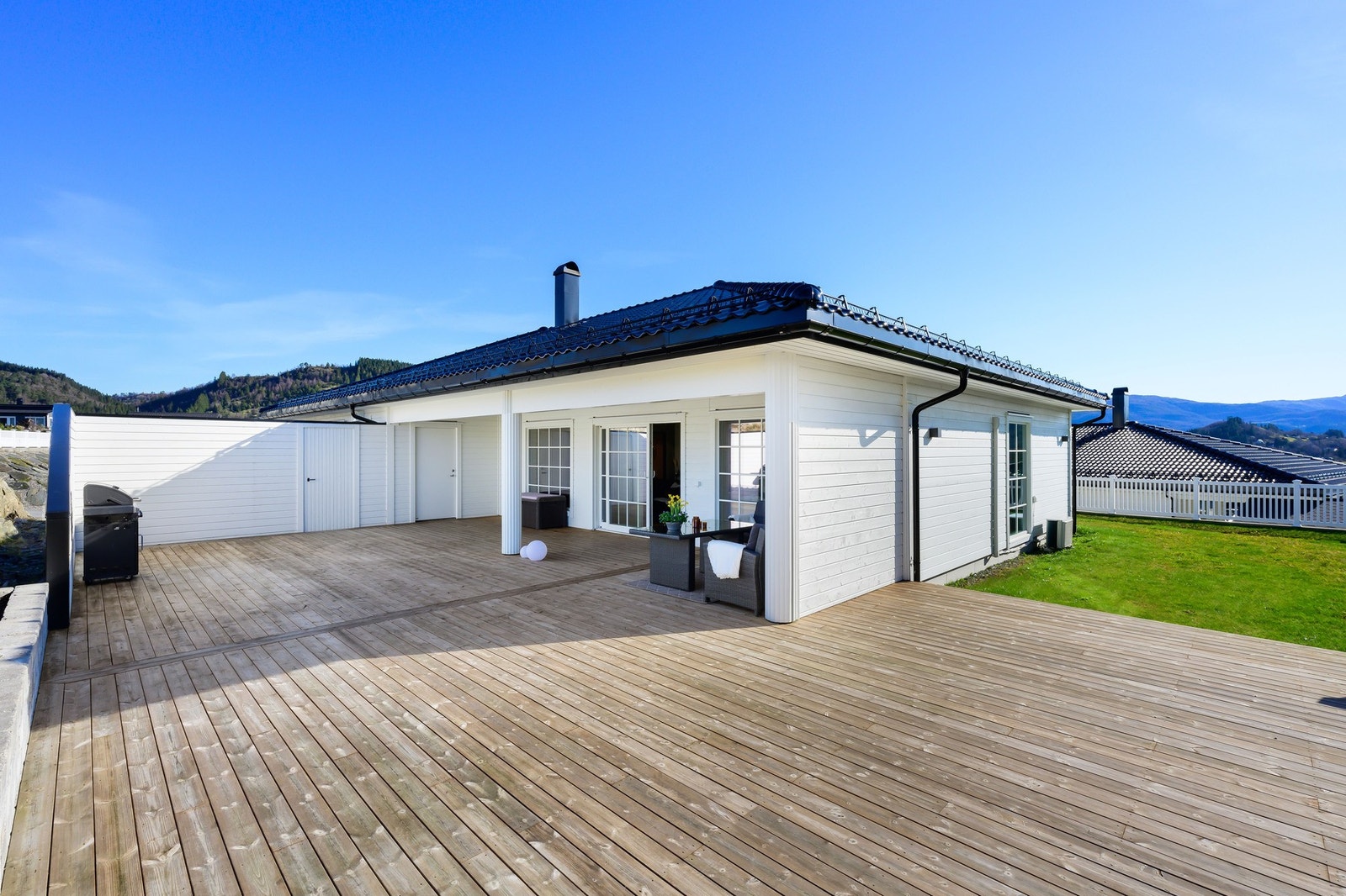 For de litt mer ruskete dagene er deler av terrassen overbygget. Galleribilde