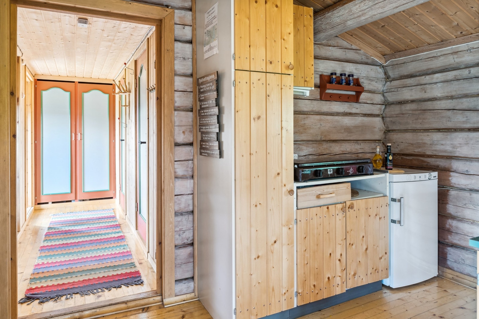 Fra gangen er det adkomst til alle tre soverom Galleribilde