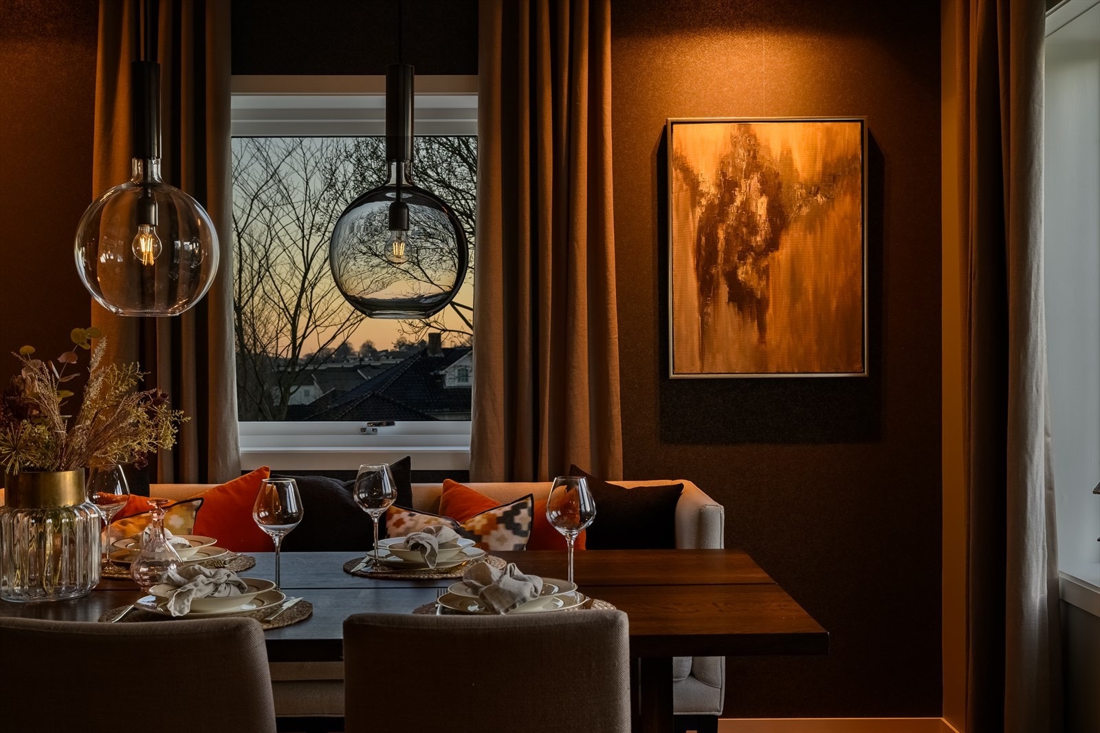 Kveld Spisestue 01 Galleribilde