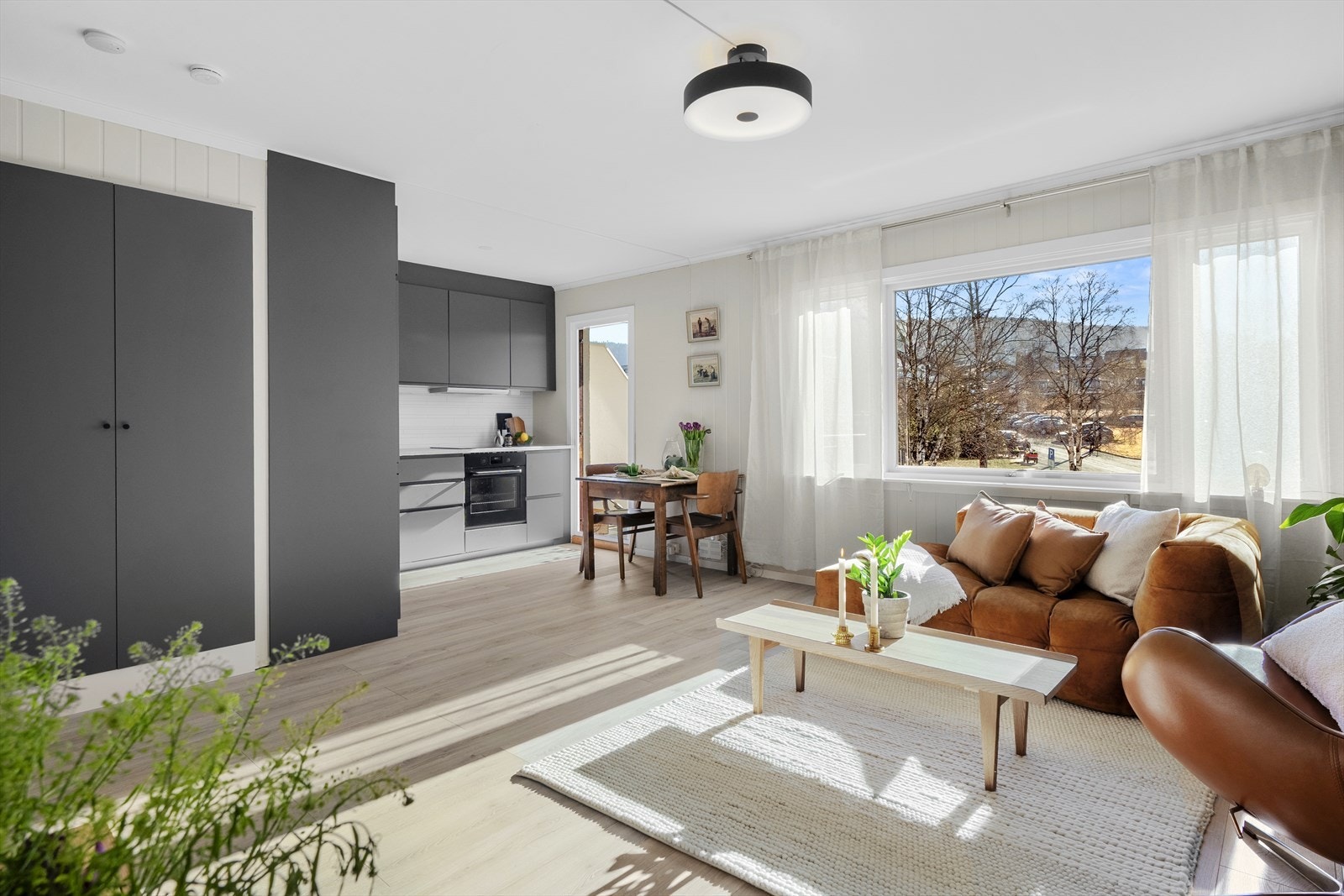 Velkommen til denne romslige og superflotte 1-roms leiligheten på Kjelsås, et meget attraktivt boligstrøk i Oslo. Galleribilde