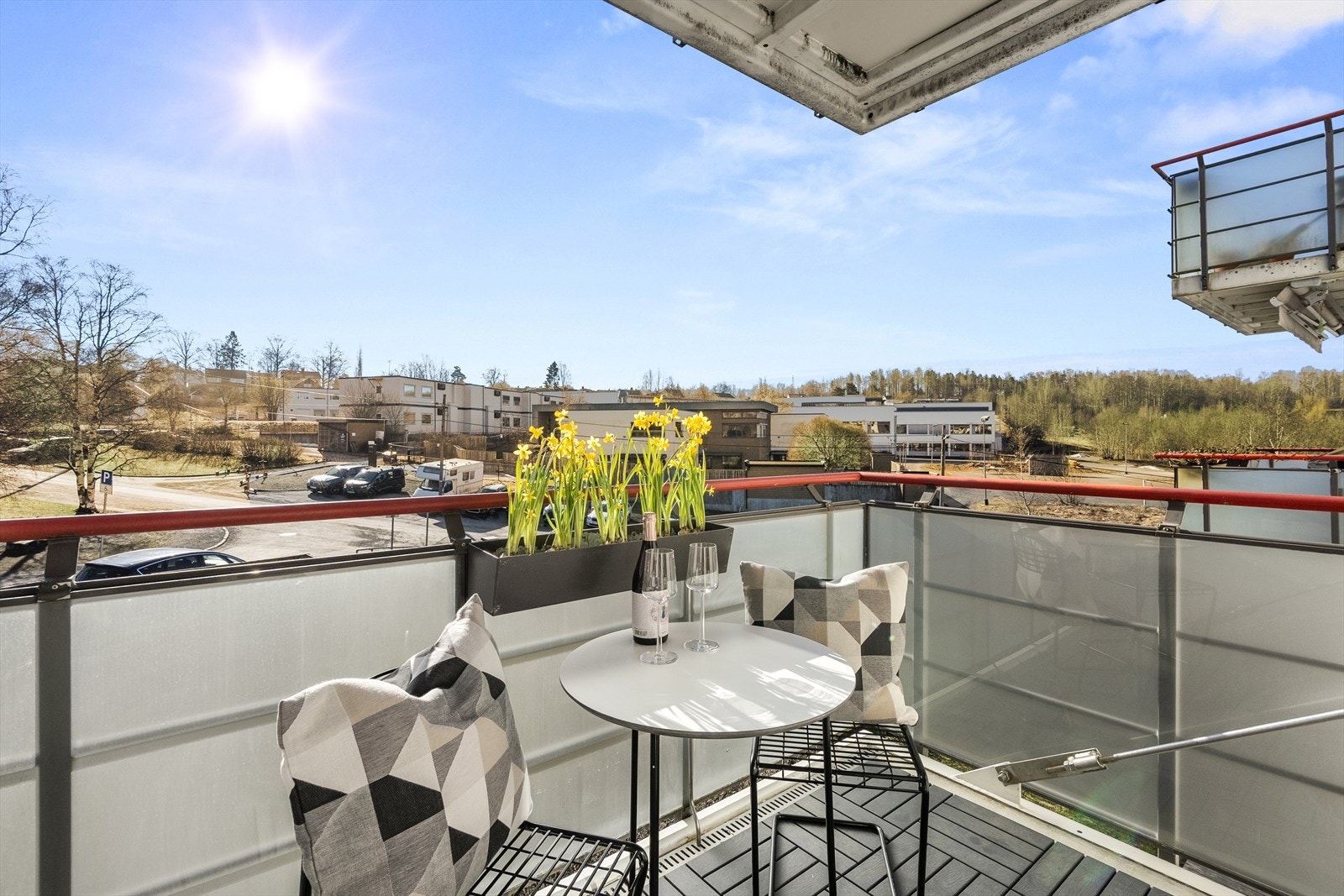 Leiligheten har en herlig balkong på ca. 4 m² med et fritt og åpent utsyn. Galleribilde