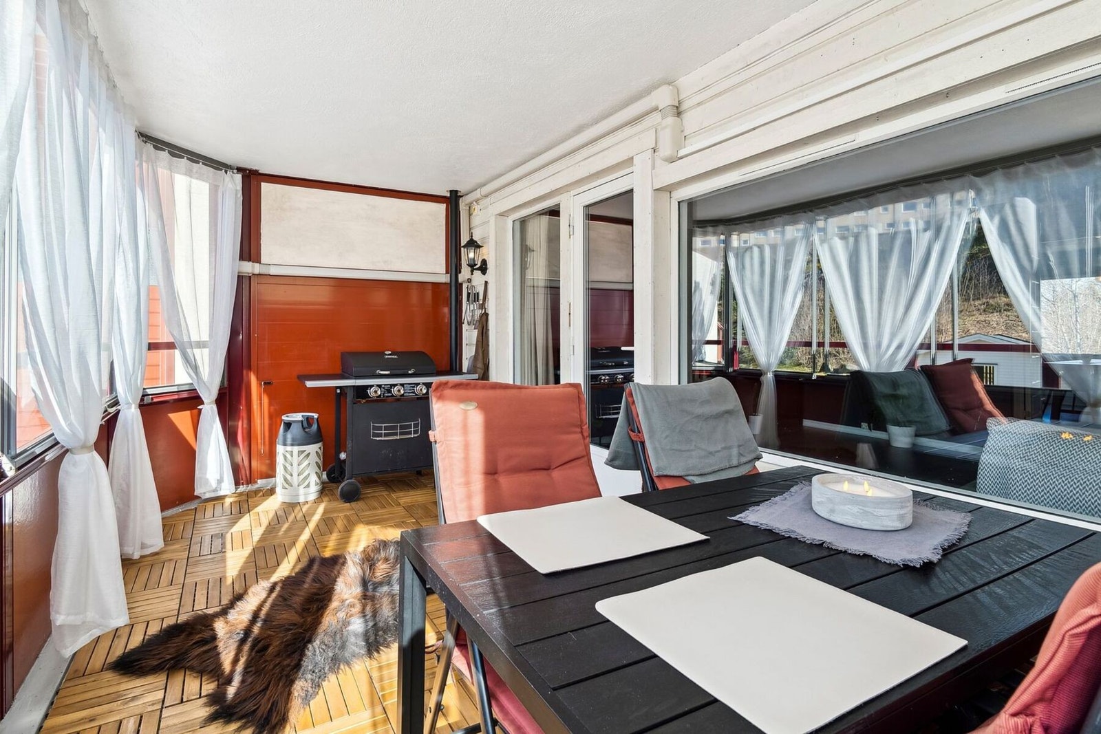 Nyt vårsolen i le for vinden Galleribilde