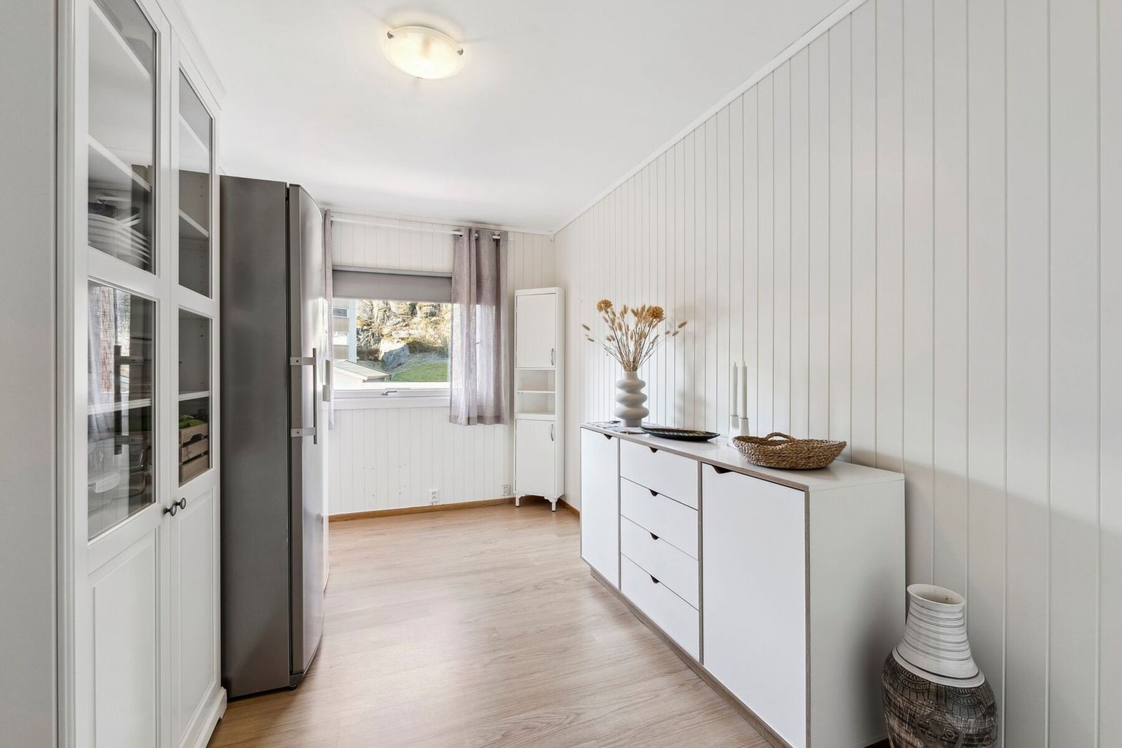 Det siste soverommet benyttes i dag som praktisk lagringsrom, men kan enkelt tilpasses andre behov Galleribilde