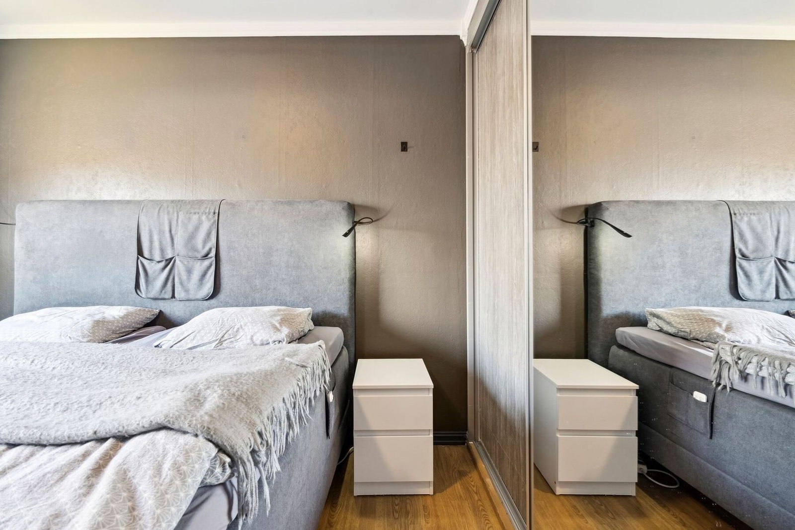 Hovedsoverommet har en romslig skyvedørsgarderobe som gir smart og elegant oppbevaring Galleribilde