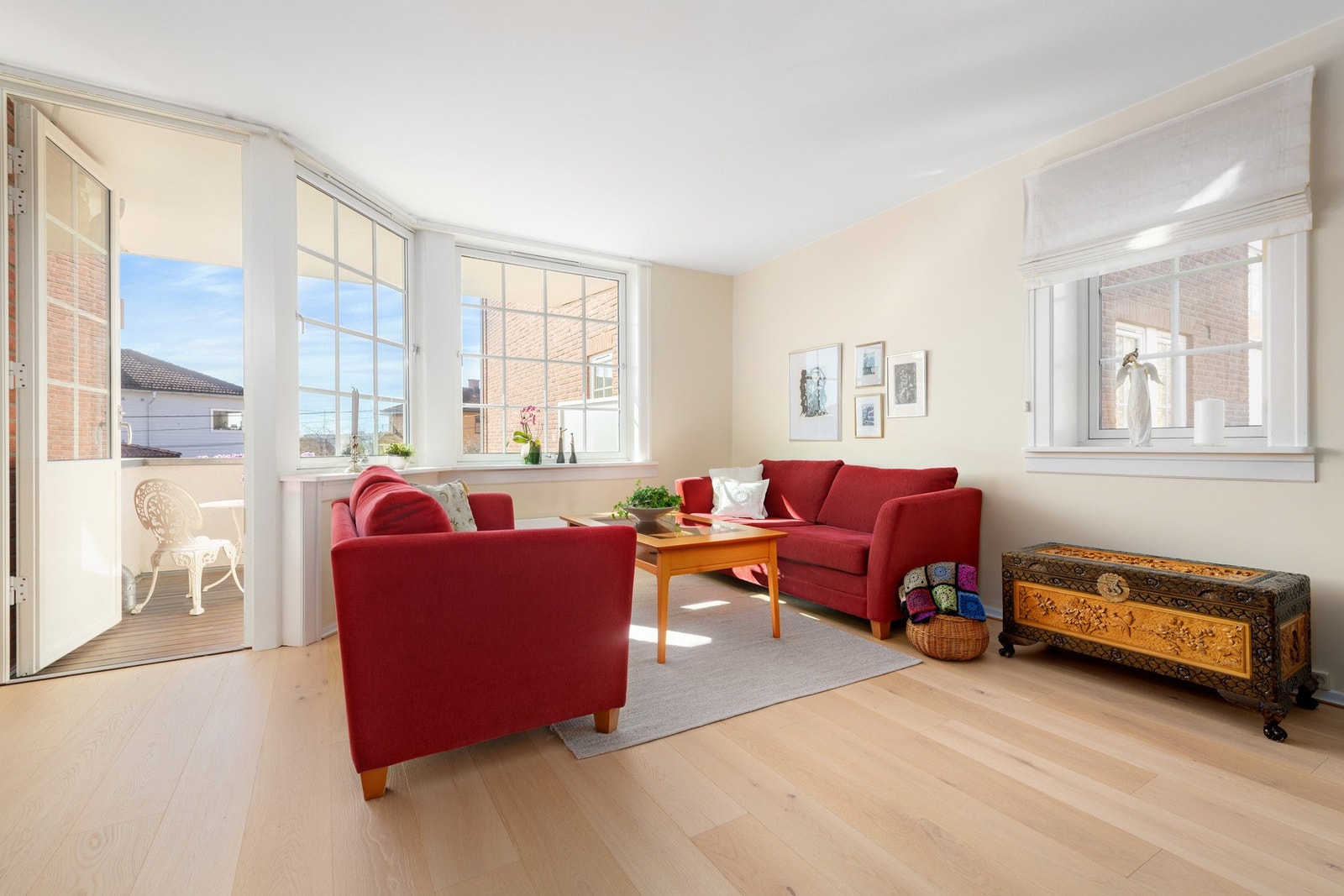 Velholdt 4-roms endeleilighet i byggets 2. etasje. Galleribilde