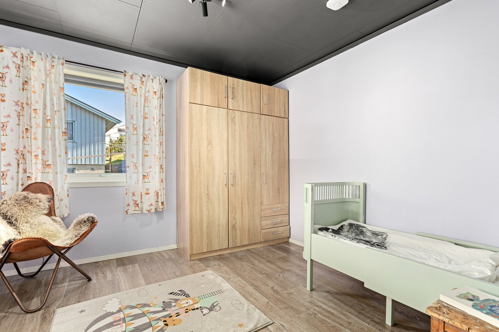 Romsleg soverom som kan innreiast etter behov og ønske. Galleribilde