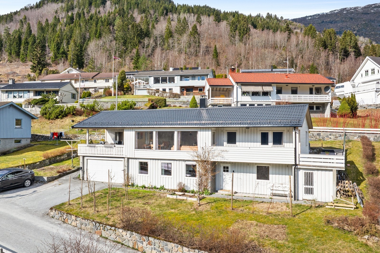 Velkomen til Norneshaugane 15 presentert av Eiendomsmegler Vest v/ Kenneth Bjørk. Galleribilde
