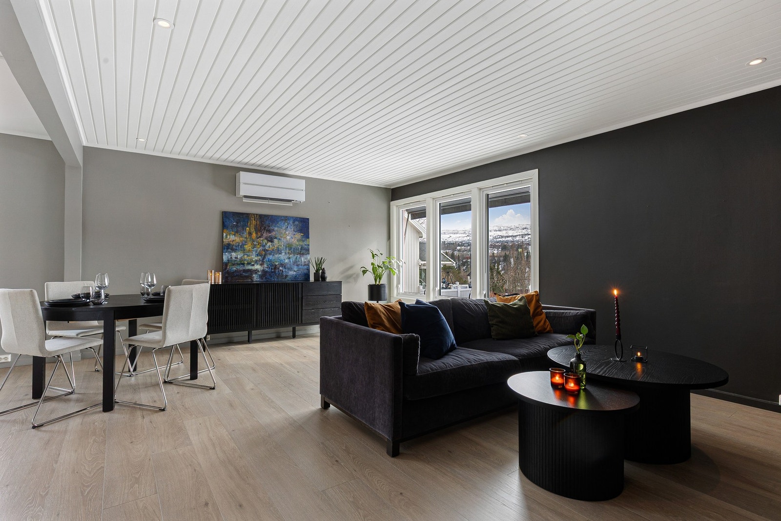 Luft-til-luft varmepumpe i stuen Galleribilde