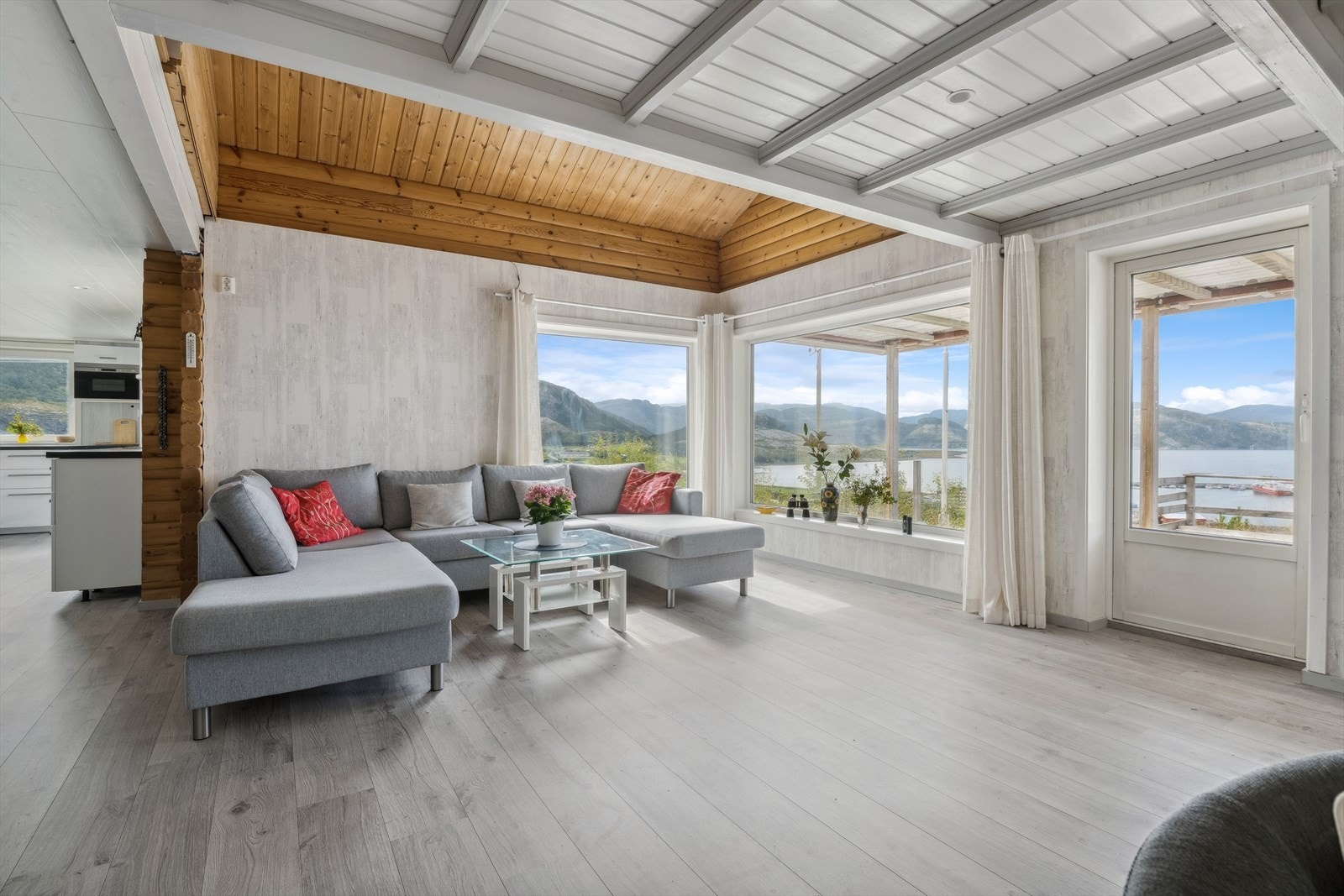 Vinduene i boligen er skiftet i 2015/2017 og vurdert til TG1 av takstmann. Galleribilde