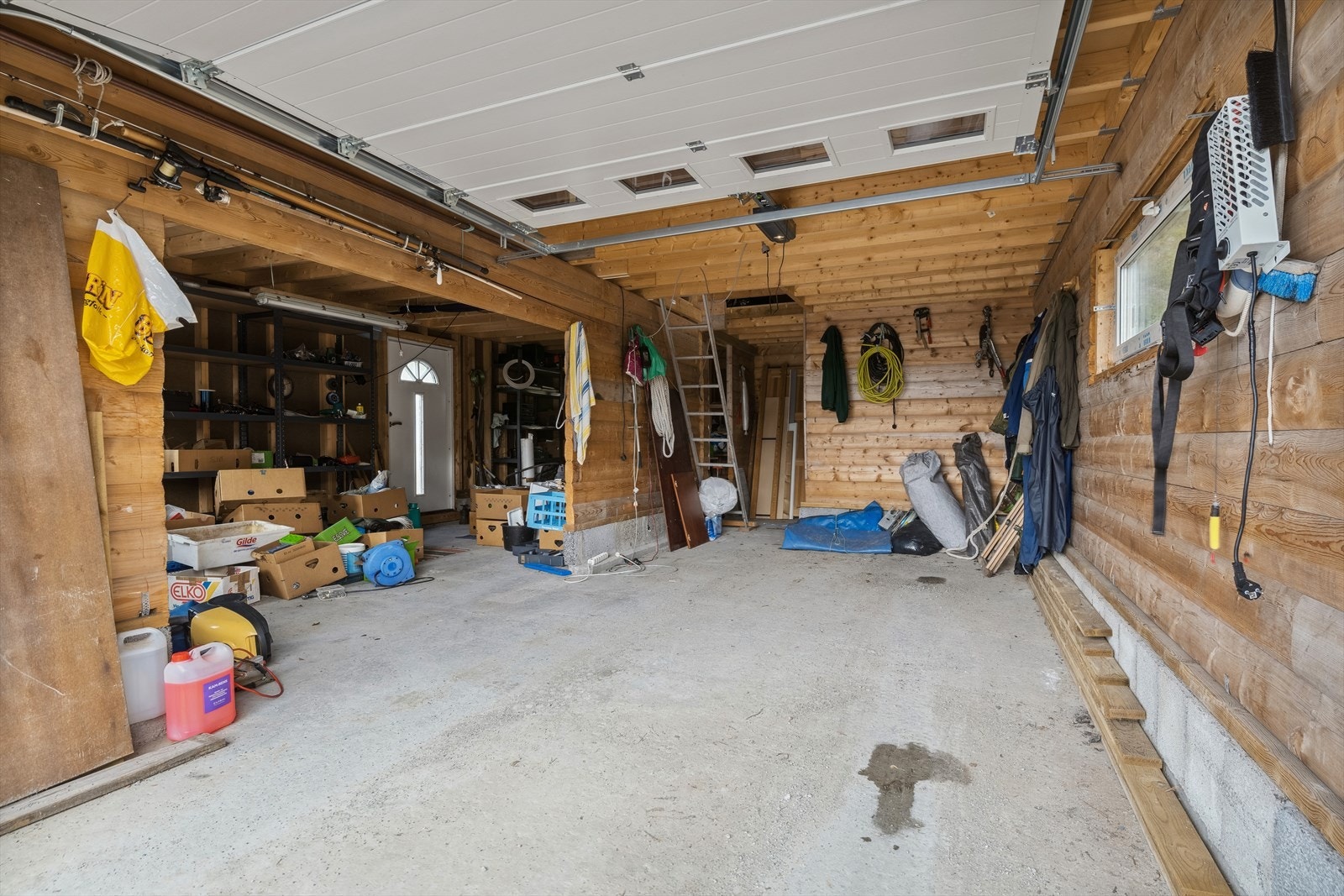 Her får du rikelig med plass til parkering av bil i tillegg til oppbevaring. Galleribilde