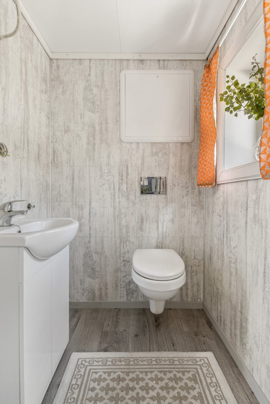 Det er etablert praktisk eget wc-rom på 1,5 kvm i 2016. Galleribilde