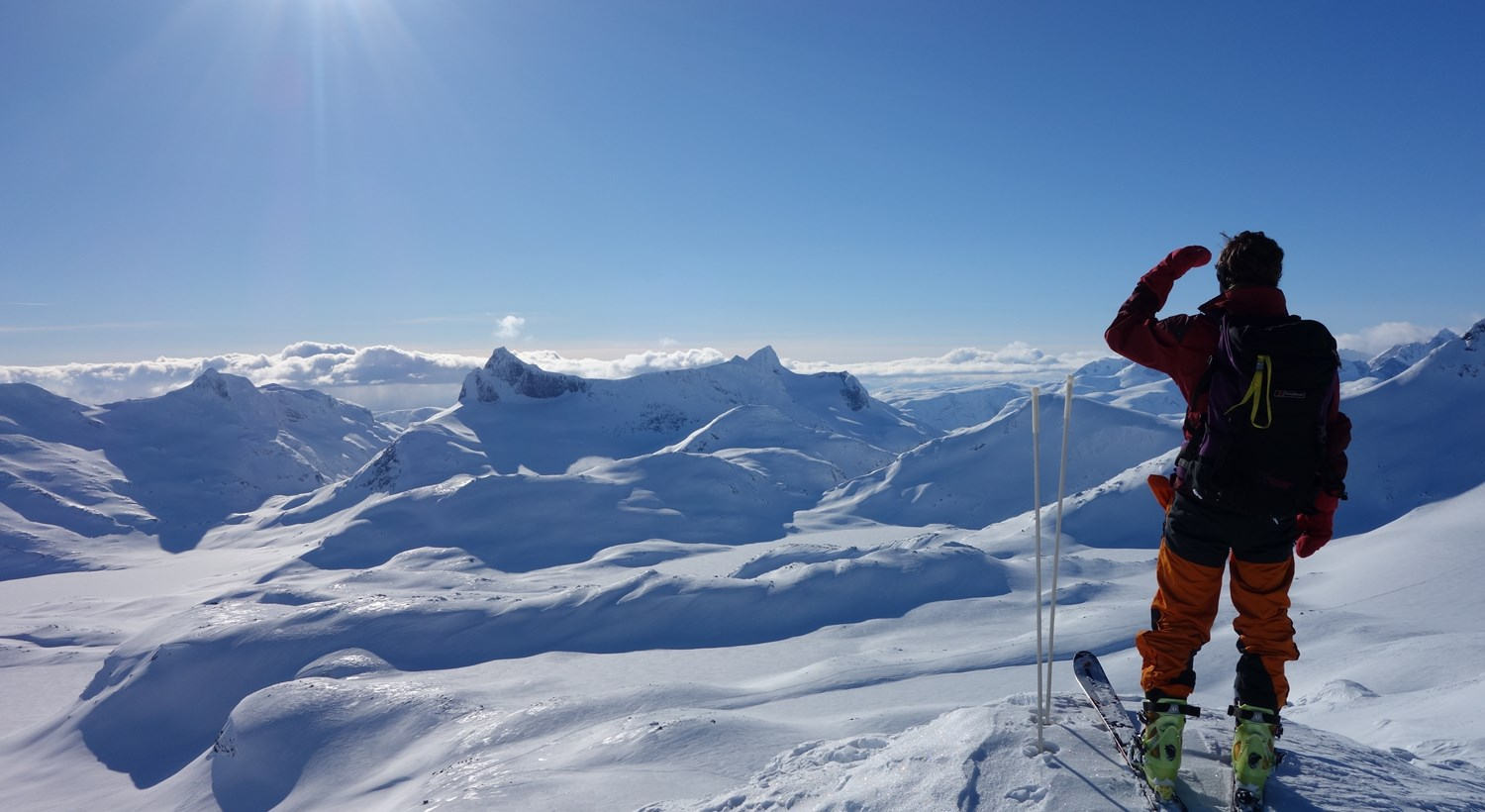På toppen av Uranostinden venter en magisk utsikt. (Selgers foto). Galleribilde