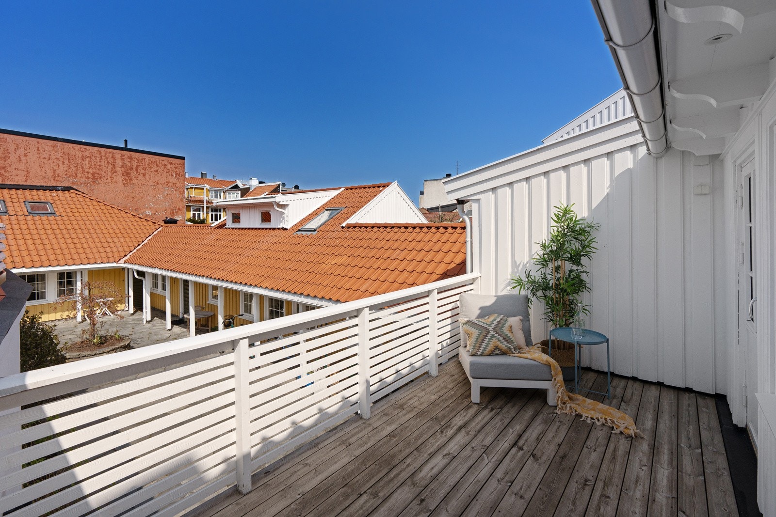 Utgang til balkong fra soverom i 2. etasje Galleribilde