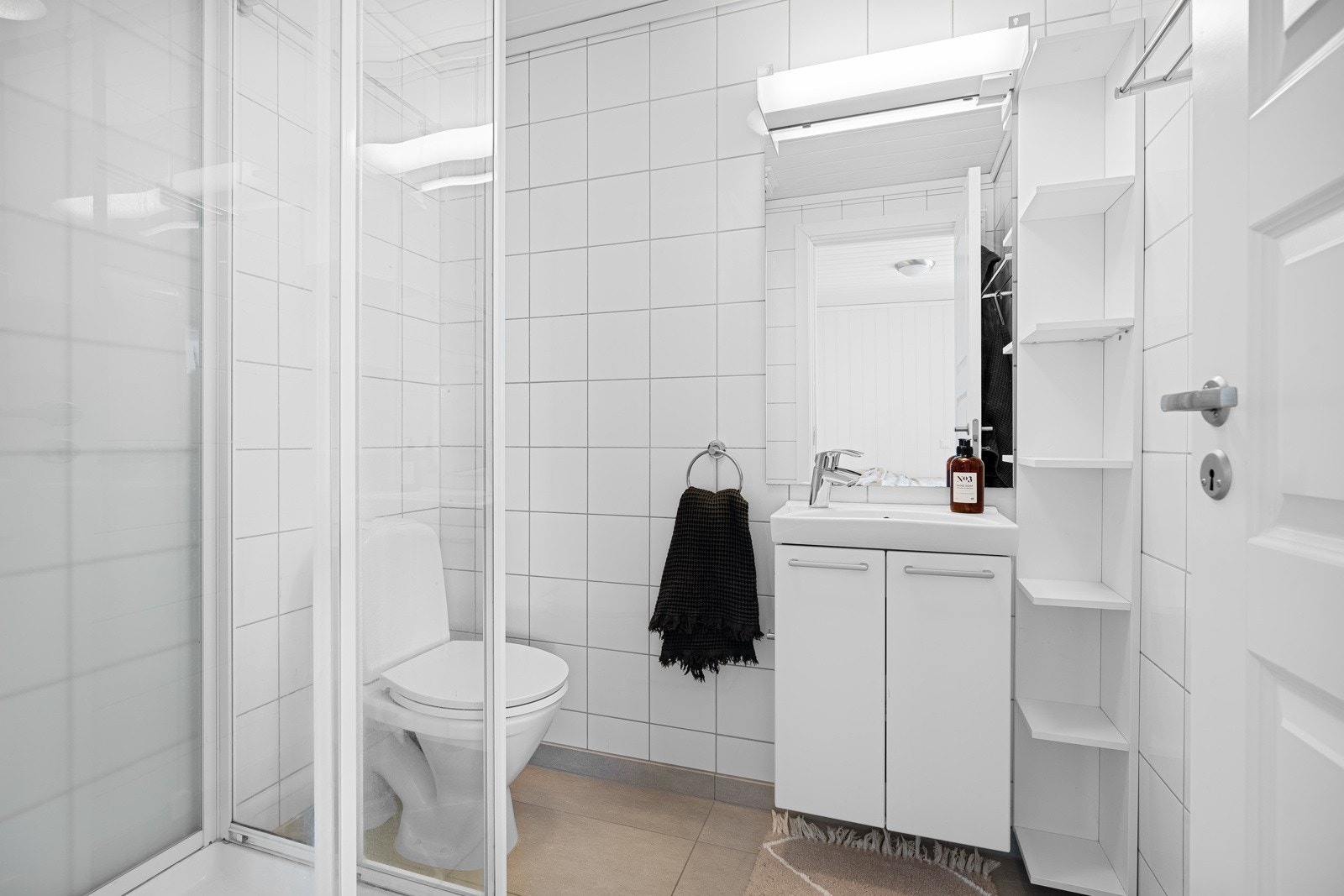 Leilighet stor - dusjbad med wc Galleribilde