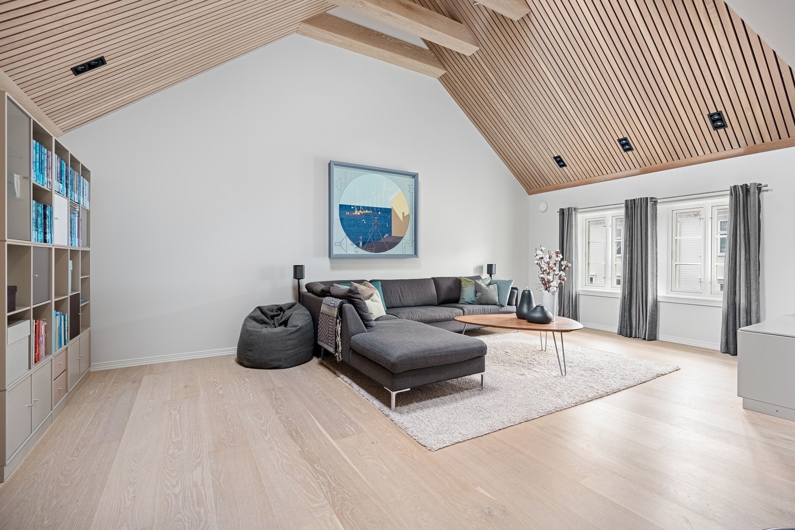 Fra 2. etasje - store flotte åpne løsninger Galleribilde