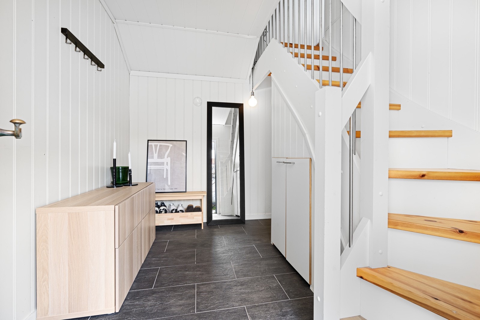 Leilighet stor - trappegang mellom 1.- og loftsetasjen Galleribilde